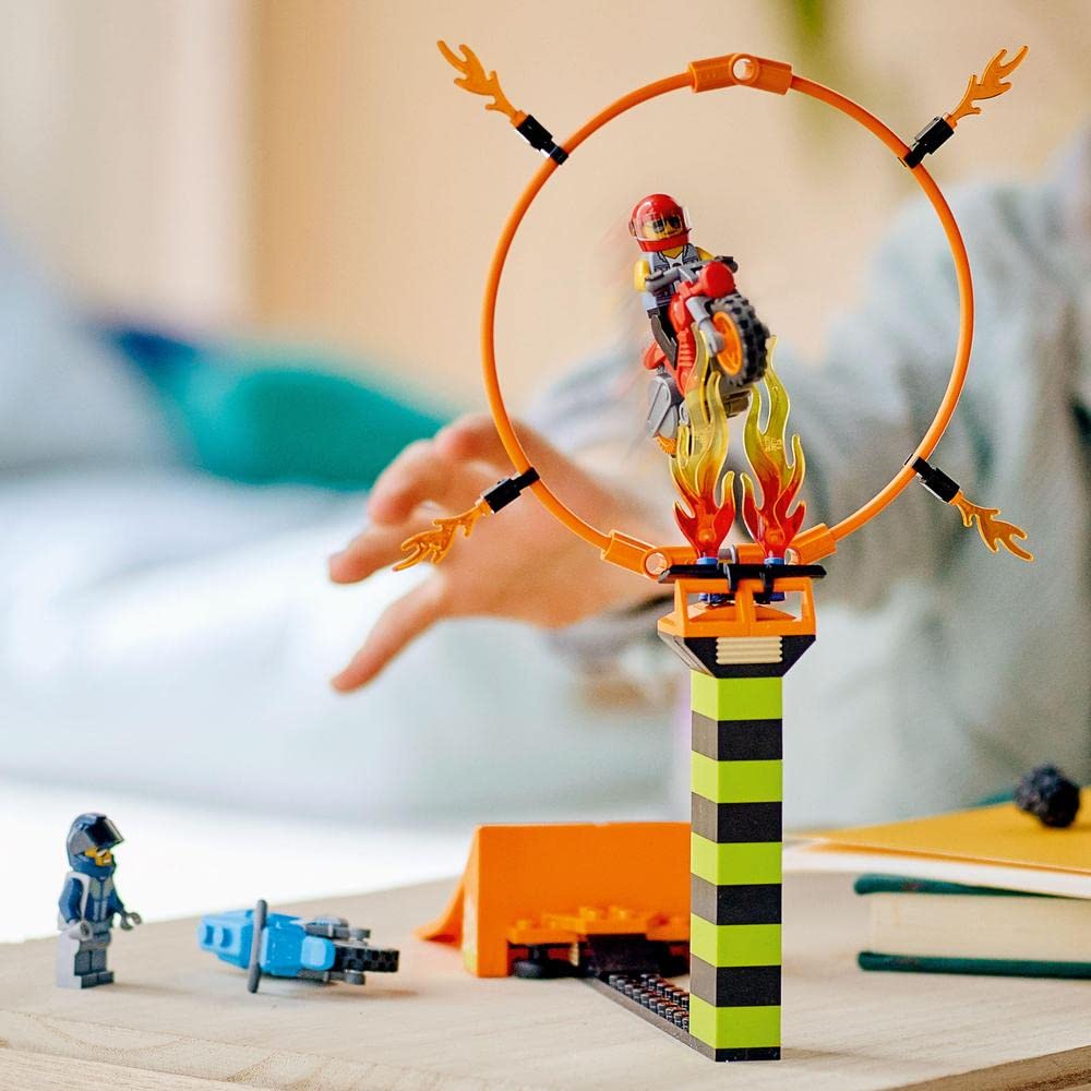 LEGO 60299 City Stuntz Stunt Show Competition Set - Friction Motor Stunt Bikes with Duke DeTain Minifigure 8