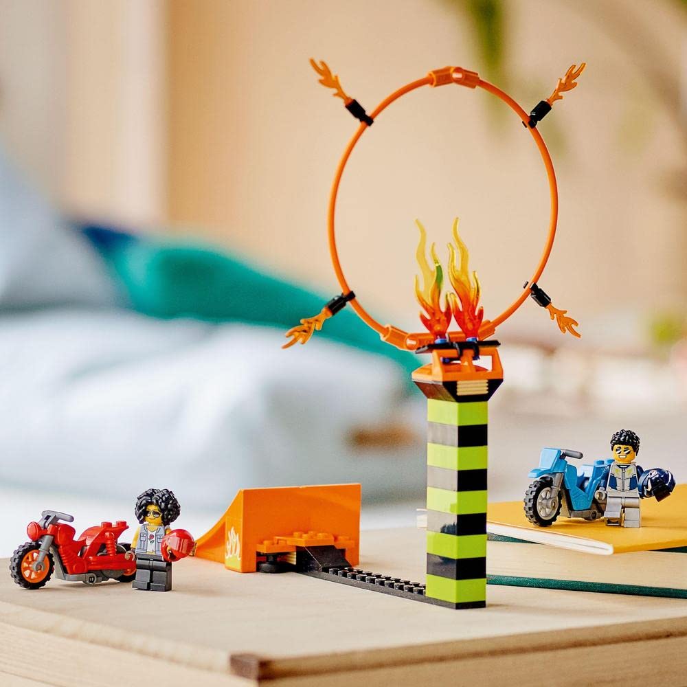 LEGO 60299 City Stuntz Stunt Show Competition Set - Friction Motor Stunt Bikes with Duke DeTain Minifigure 10