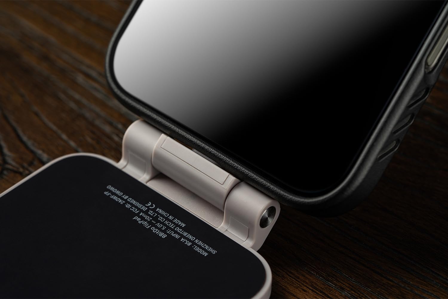 8BitDo FlipPad Mobile Gaming Controller - Flip-Style, USB-C Plug and Play, iOS/Android 9