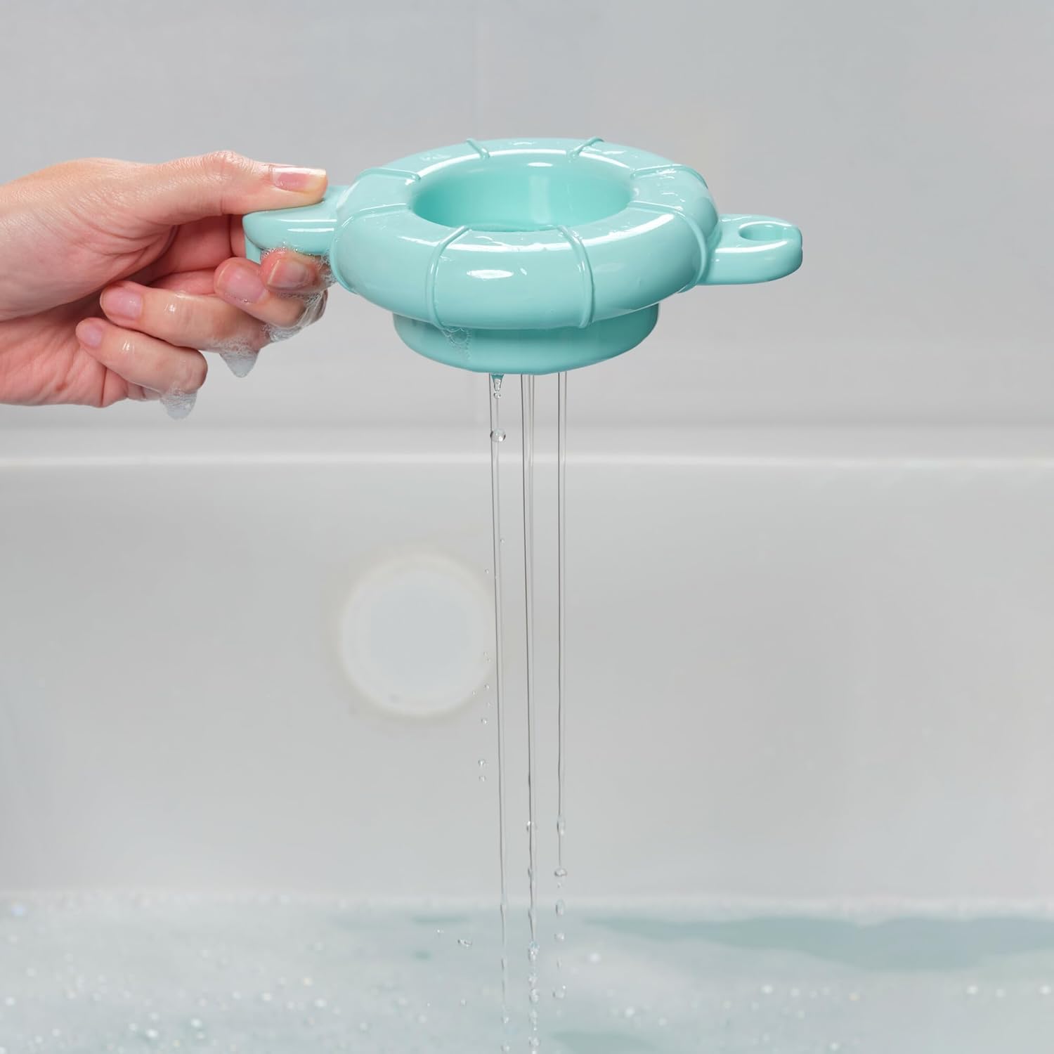 TOMY Toomies Peppa’s Pool Party - 5 Floating Ring Cups with Squirting Characters