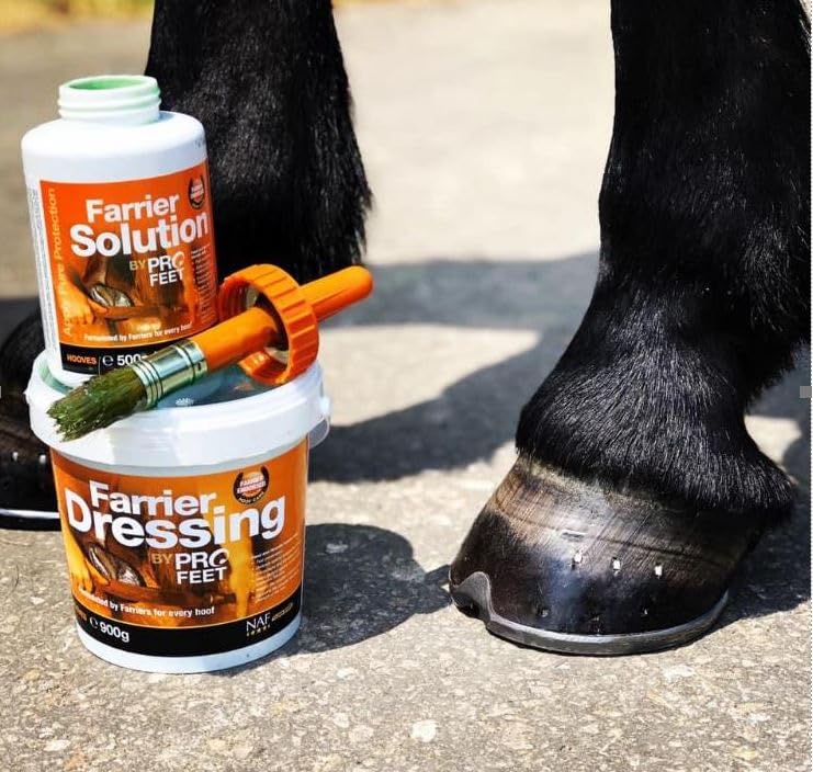 NAF Profeet Hoof Moist Black 900g - Hydrating Daily Hoof Dressing for Horses