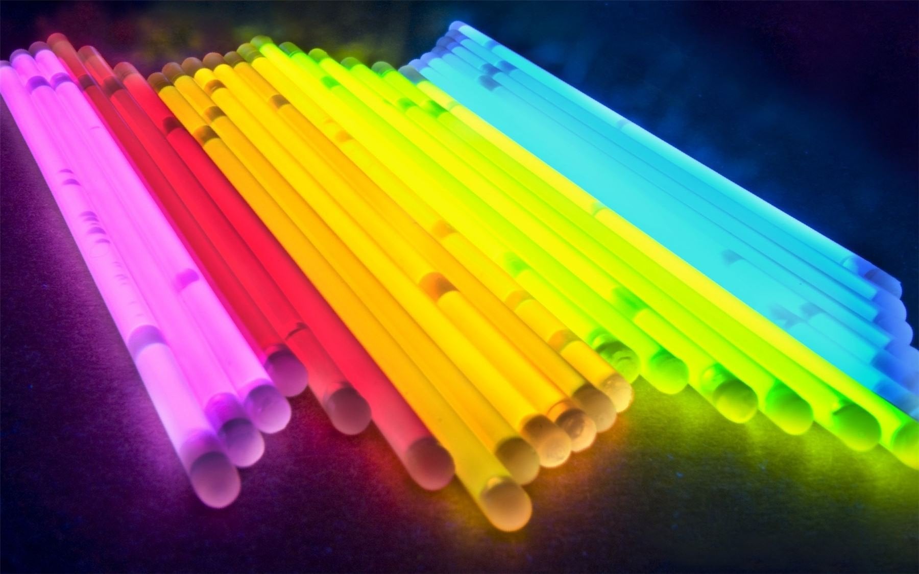 SHATCHI 100Pcs Glow Sticks 8" with Connectors - Neon Party Favors for Halloween, Rave, Birthday, Camping & 80s Themed Events 6