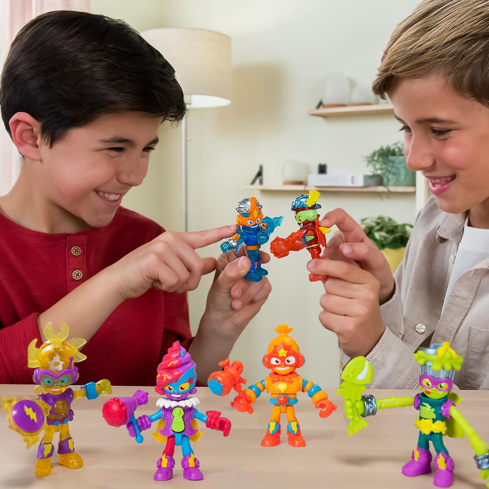 SUPERTHINGS RIVALS OF KABOOM Kid Kazoom Action Figure - Articulated, Firing Mechanism | 8.5 cm
