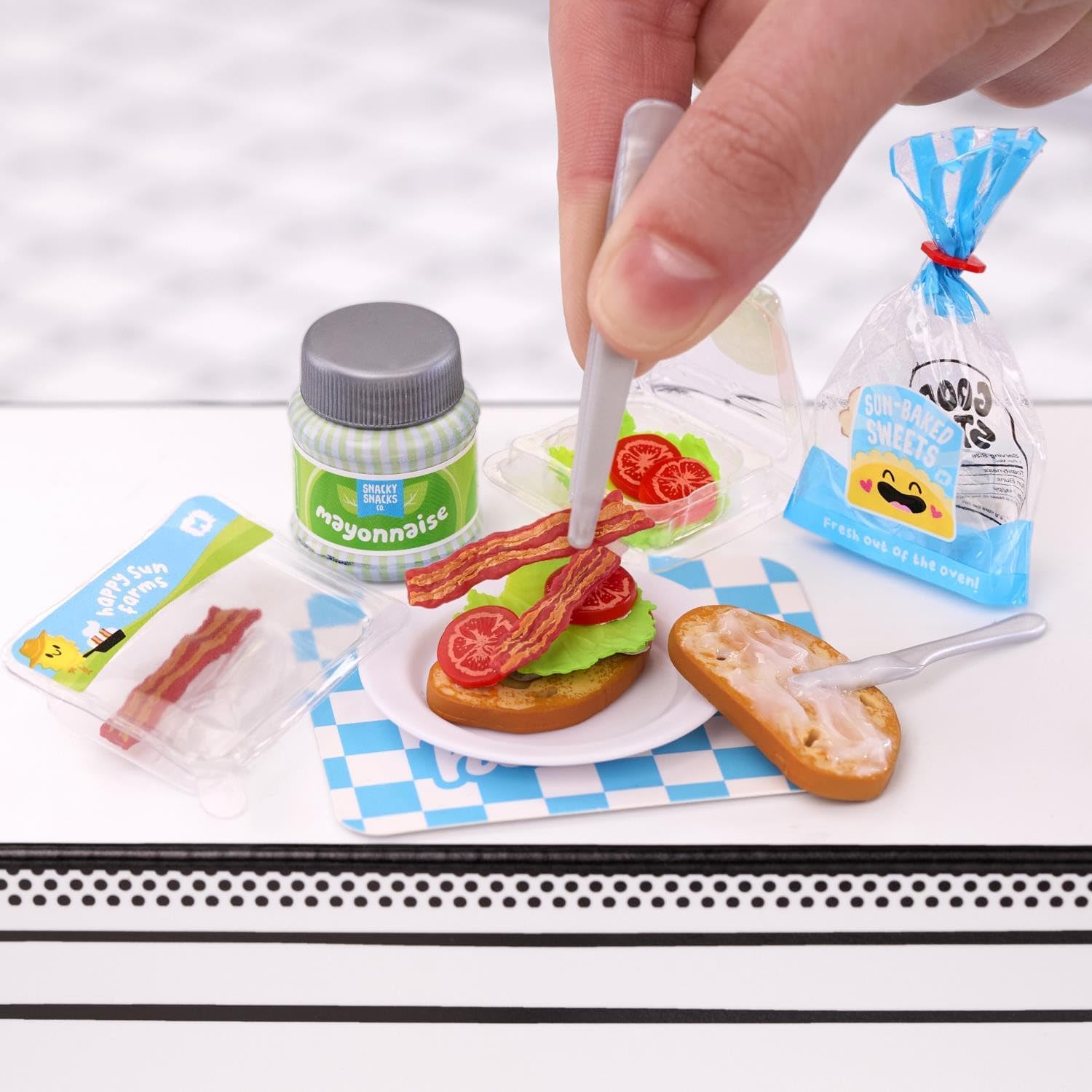 MGA Miniverse Make It Mini Food - Cafe Series 3 - DIY Resin Mini Collectibles for Ages 8+