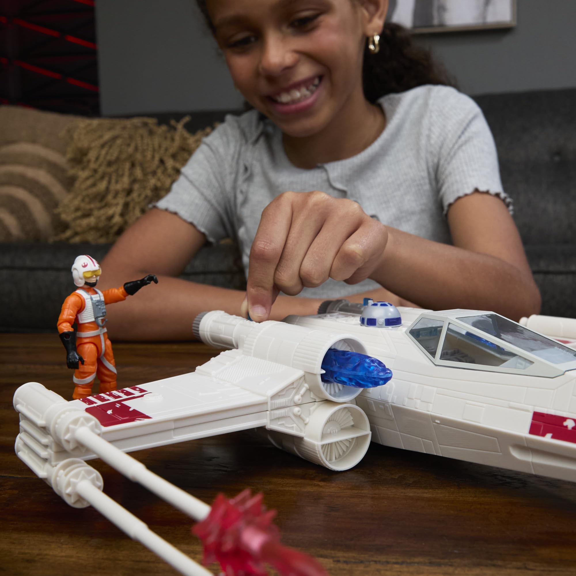 Star Wars Luke Skywalker's Force Strike X-wing Playset - 14-inch Vehicle with Action Figure & Projectile Launch 4