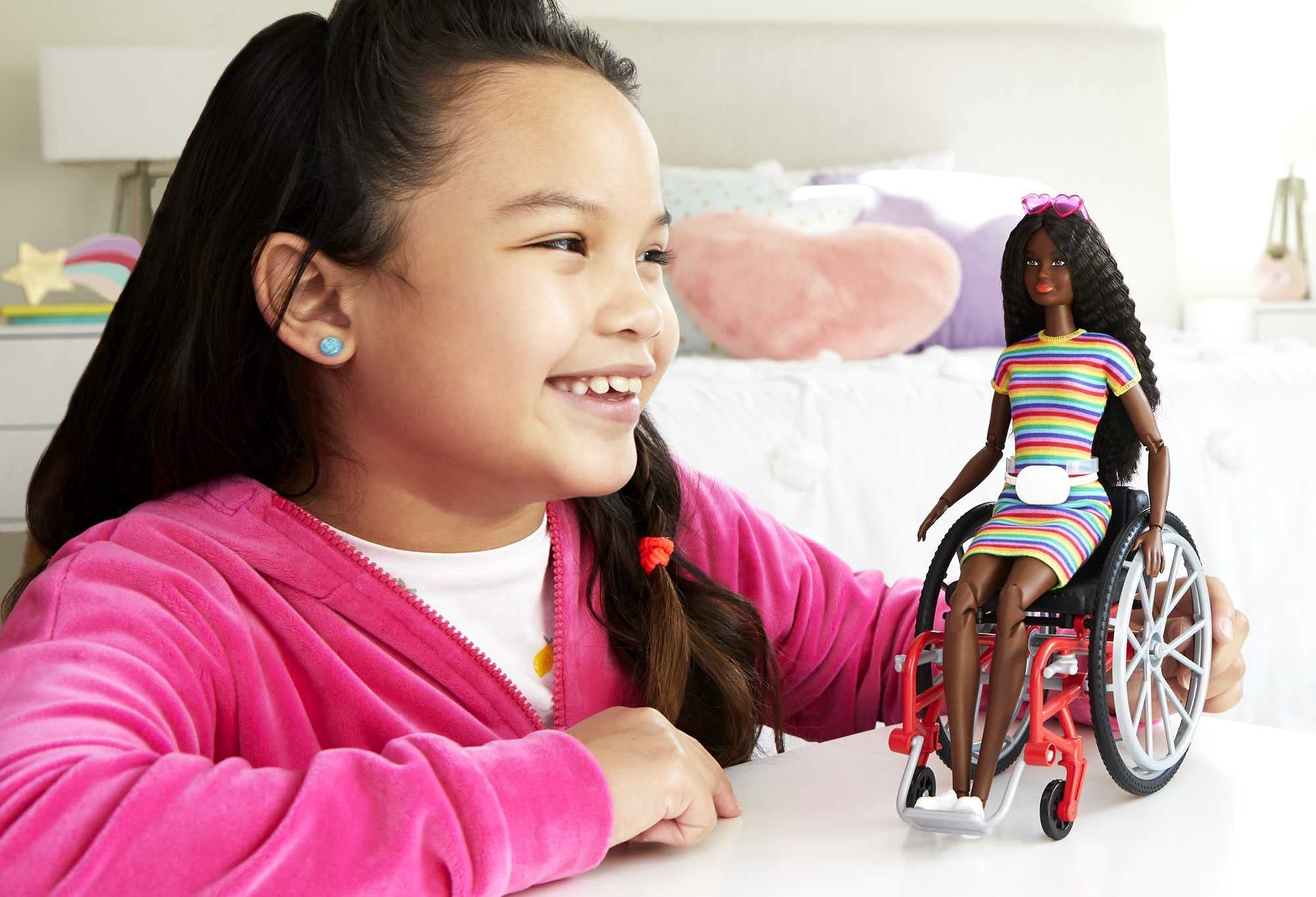 Barbie Fashionistas Doll #166 with Wheelchair & Crimped Brunette Hair - Rainbow Dress, 22 Joints 7