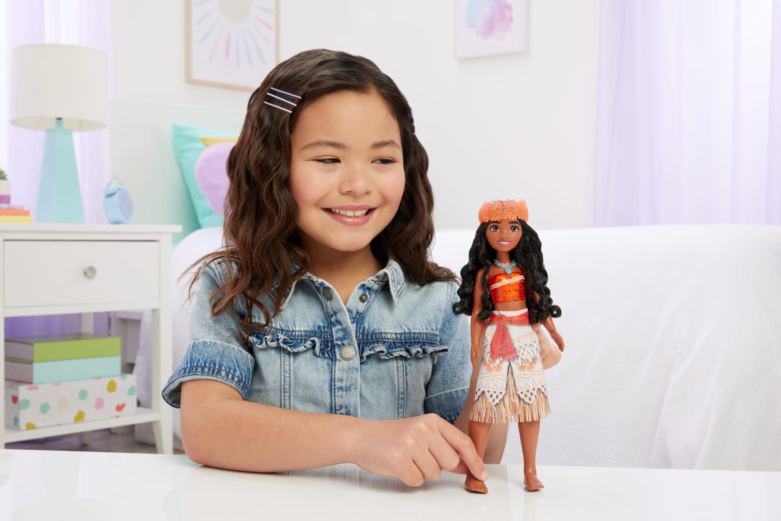 Mattel Disney Princess Moana Posable Fashion Doll with Sparkling Clothing and Accessories, 11 inches, HLW05