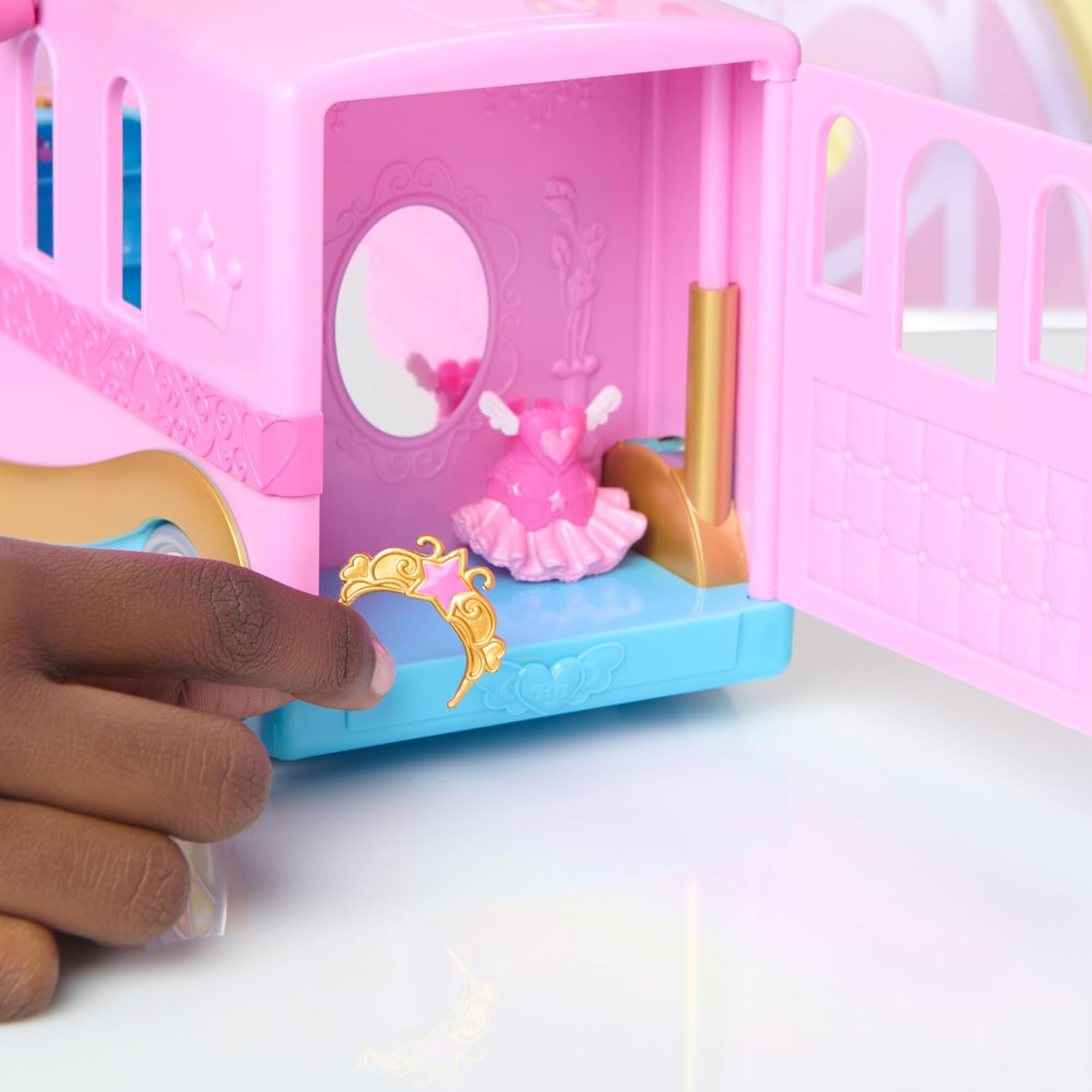 Royale High Bus & Glam Closet - Exclusive Doll & Virtual Game Code 7