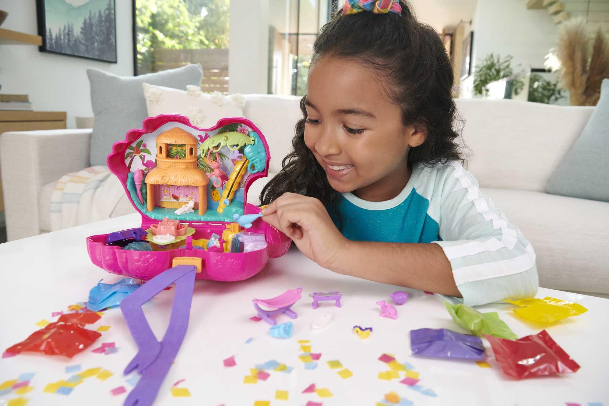Polly Pocket Flamingo Party Large Compact Playset - 26 Surprises | Ages 4+ 2