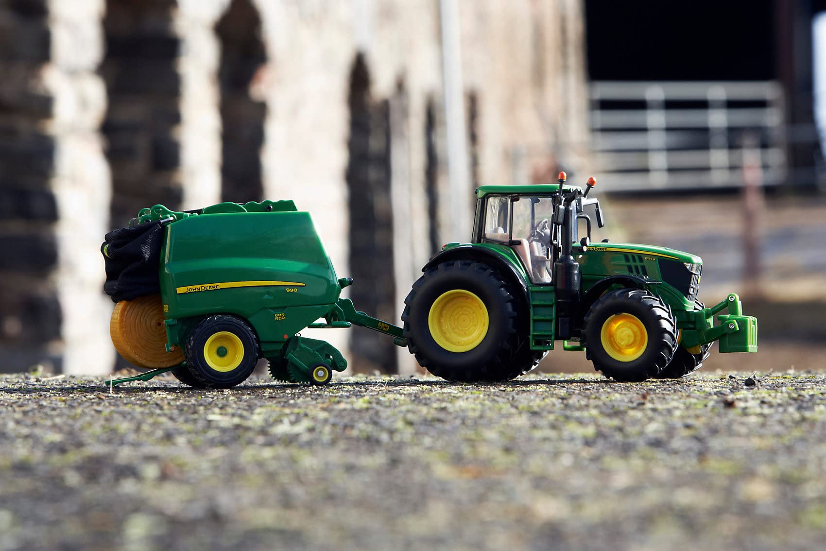 Britains John Deere 6195M Tractor - 1:32 Scale Farm Toy for Kids 3+ 3
