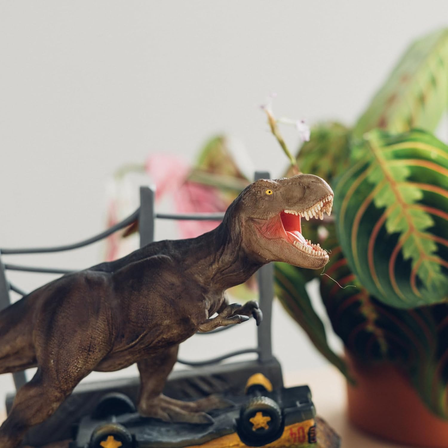 Grupo Erik Jurassic Park T-Rex 3D Perpetual Flip Calendar 6