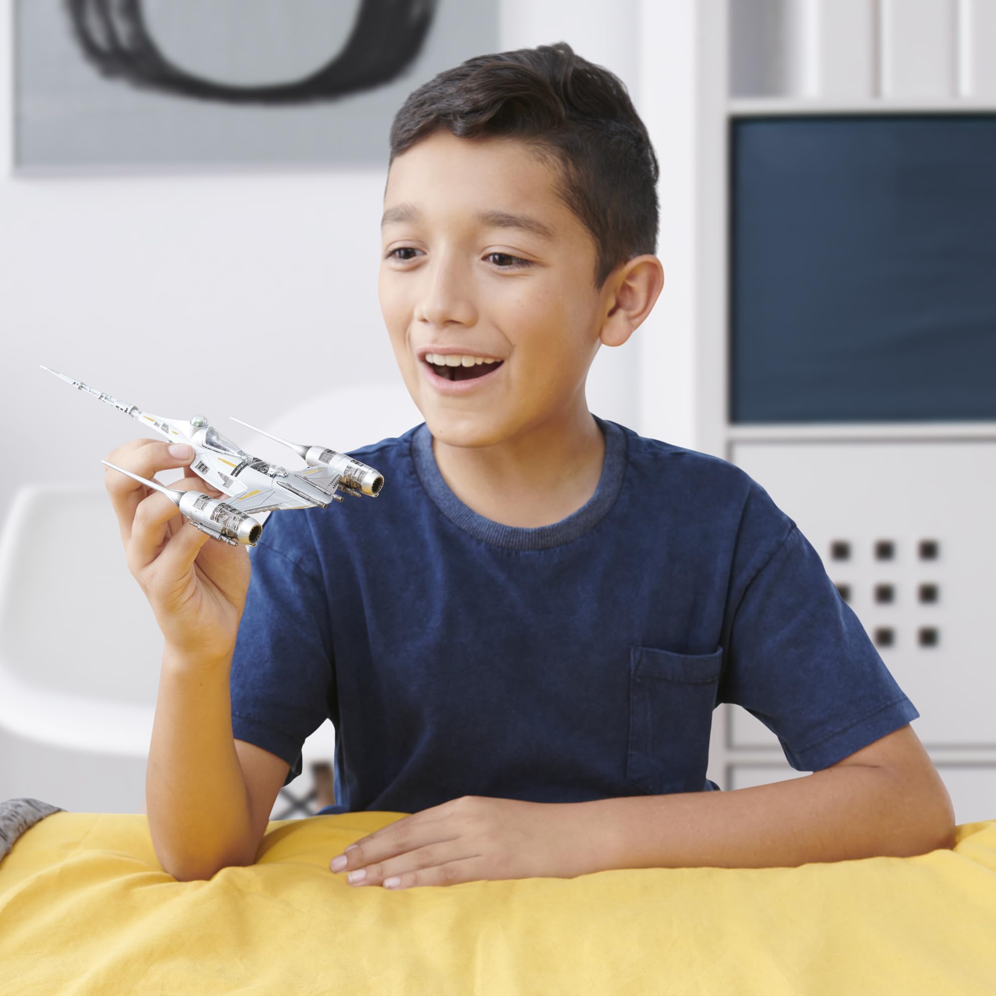 Star Wars Micro Galaxy Squadron The Mandalorian's N-1 Starfighter - 13cm Vehicle with Din Djarin & Grogu, Ages 8+ 5