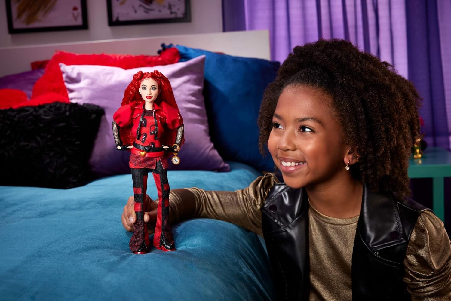Disney Descendants: The Rise of Red Fashion Doll – Red, Daughter of Queen of Hearts, 11-Point Articulation, Ages 4+ 3