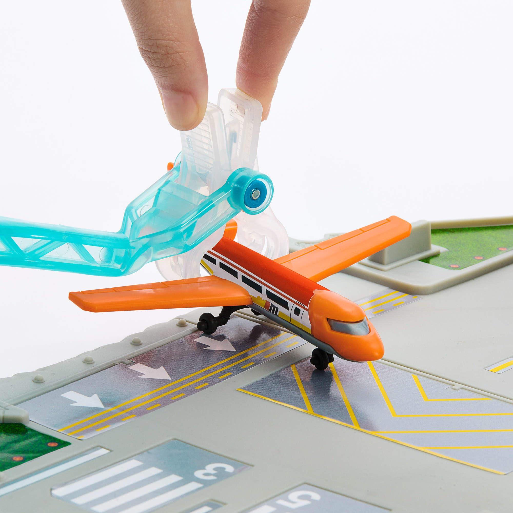 Matchbox Airport Takeoff Adventure Playset with Die-Cast Audi e-tron - Vehicle Playset for Kids 4