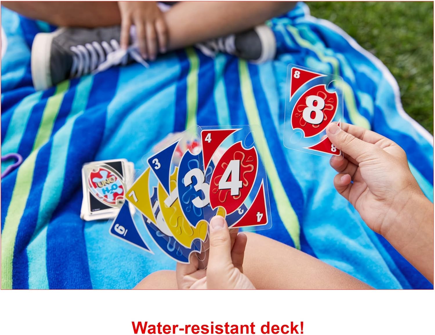 Mattel Games UNO H2O To Go Card Game with 108 Waterproof Plastic Cards