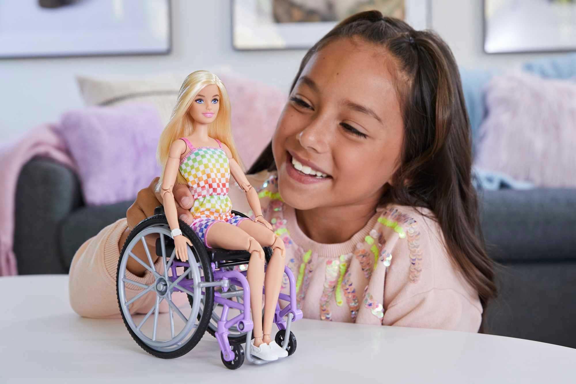 Barbie Fashionistas Doll with Wheelchair and Ramp - Inclusive Play for Kids 3+ 5