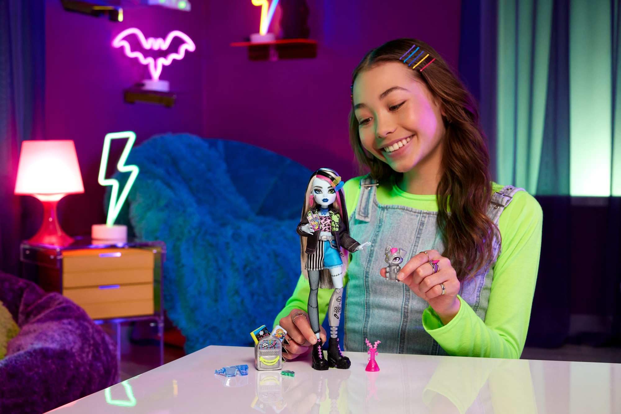 Monster High Frankie Stein Doll with Pet Watzie, Denim Outfit, Backpack, Notebook | Ages 4-18 | HXH73