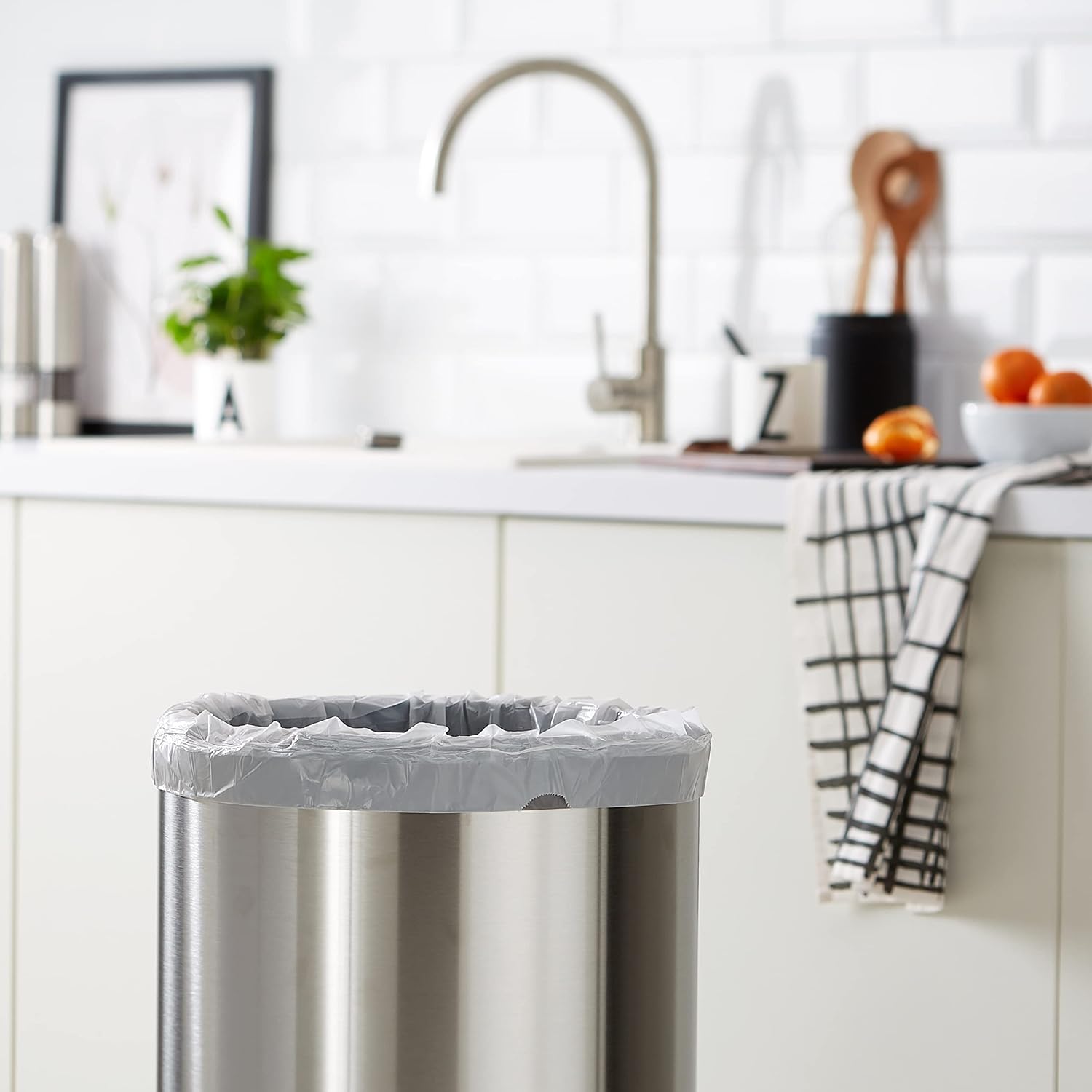 BLACK+DECKER 50L Drawstring Bin Liners 20 Pack - White 4