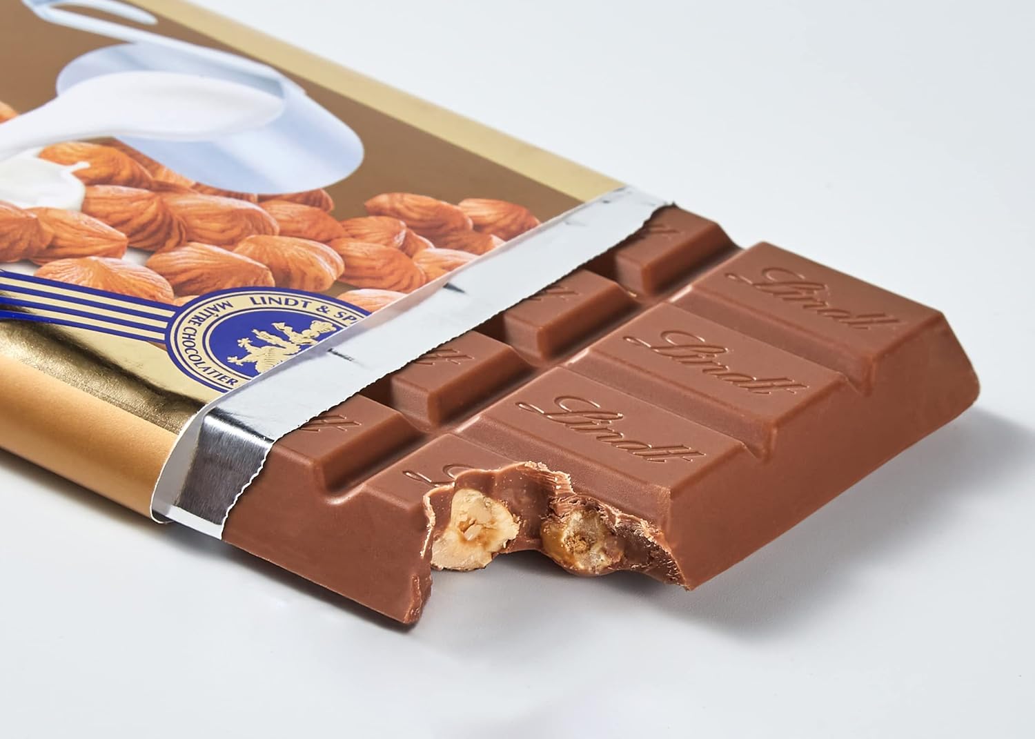 Lindt Schweizer Milchschokolade und knusprige Haselnuss-Goldtafel 300 g 5