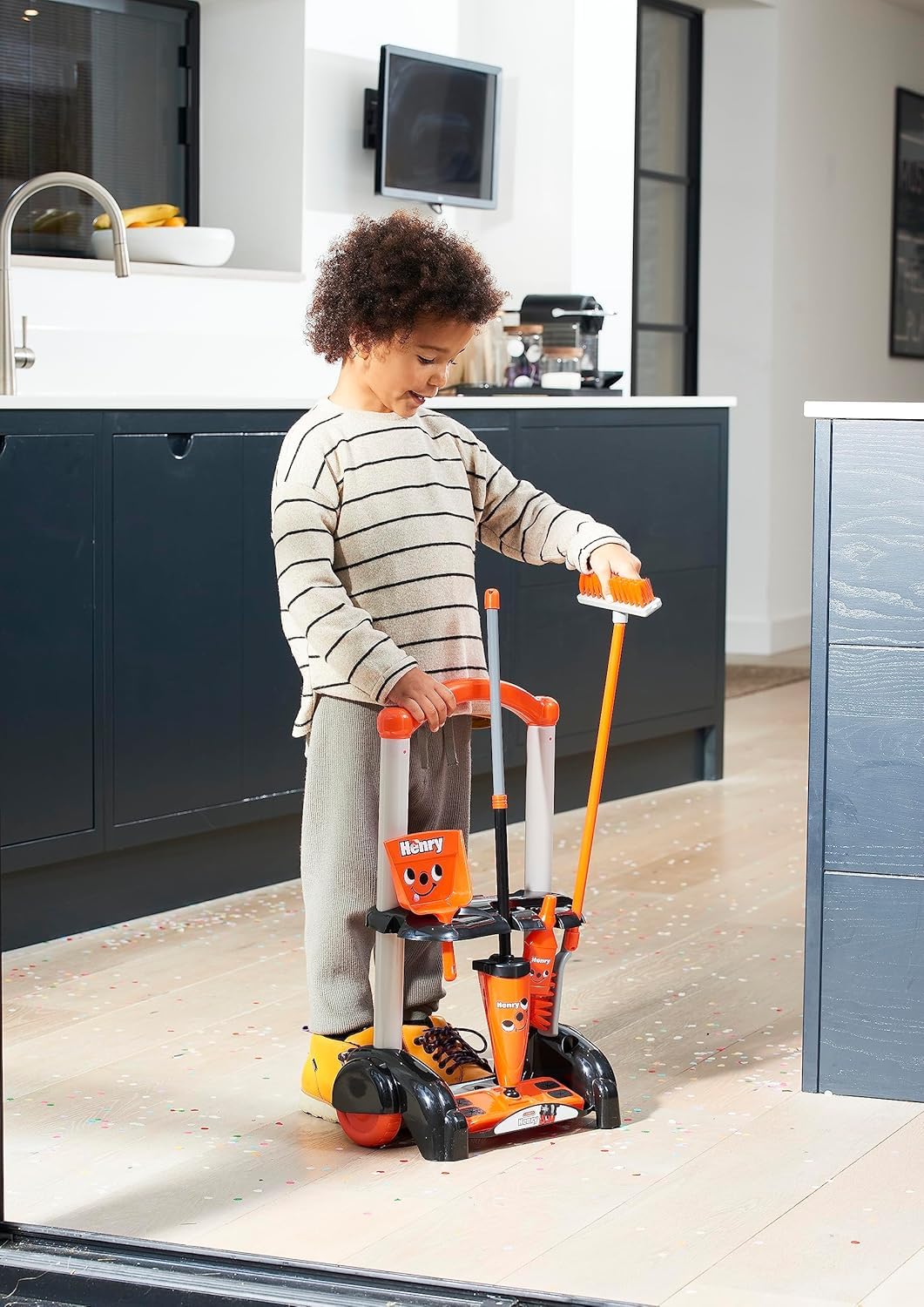Casdon Henry Cleaning Trolley - Pretend Play Cleaning Set for Kids 3+ 9