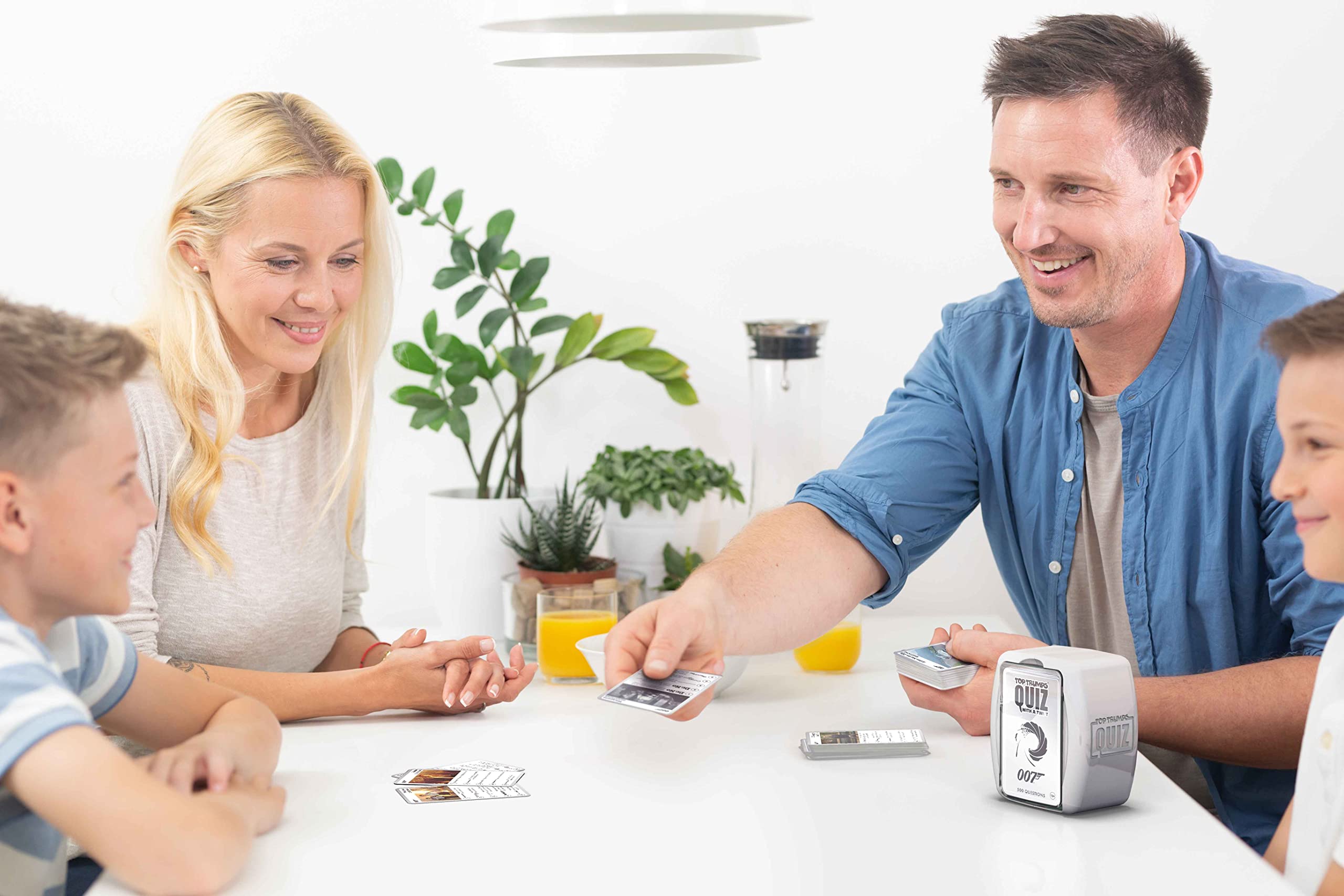 Top Trumps James Bond Quiz Game | 500 Questions | Portable Plastic Case 7