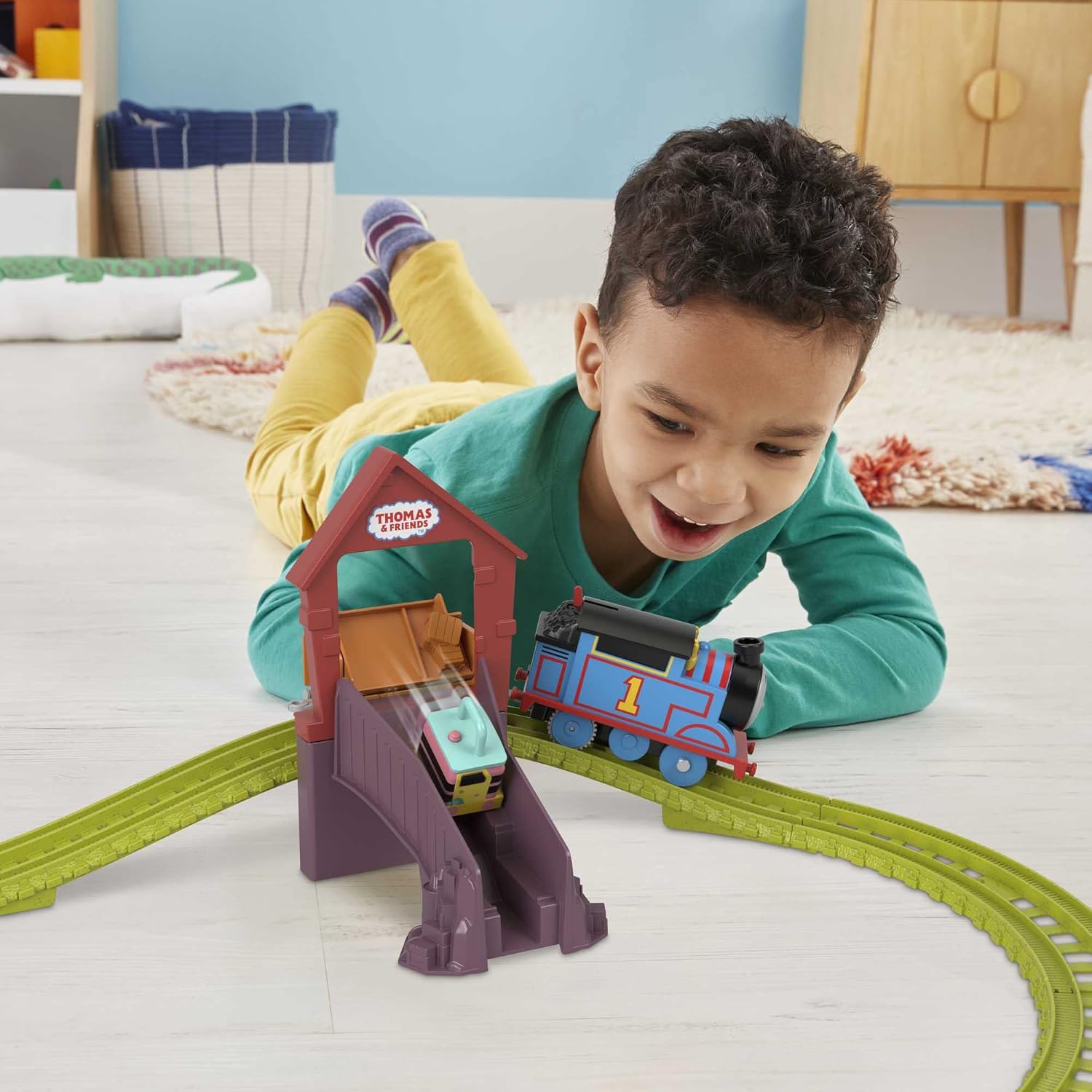 Fisher-Price Thomas and Friends Fix 'Em Up Friends - Battery-Powered Train Playset for Toddlers 7