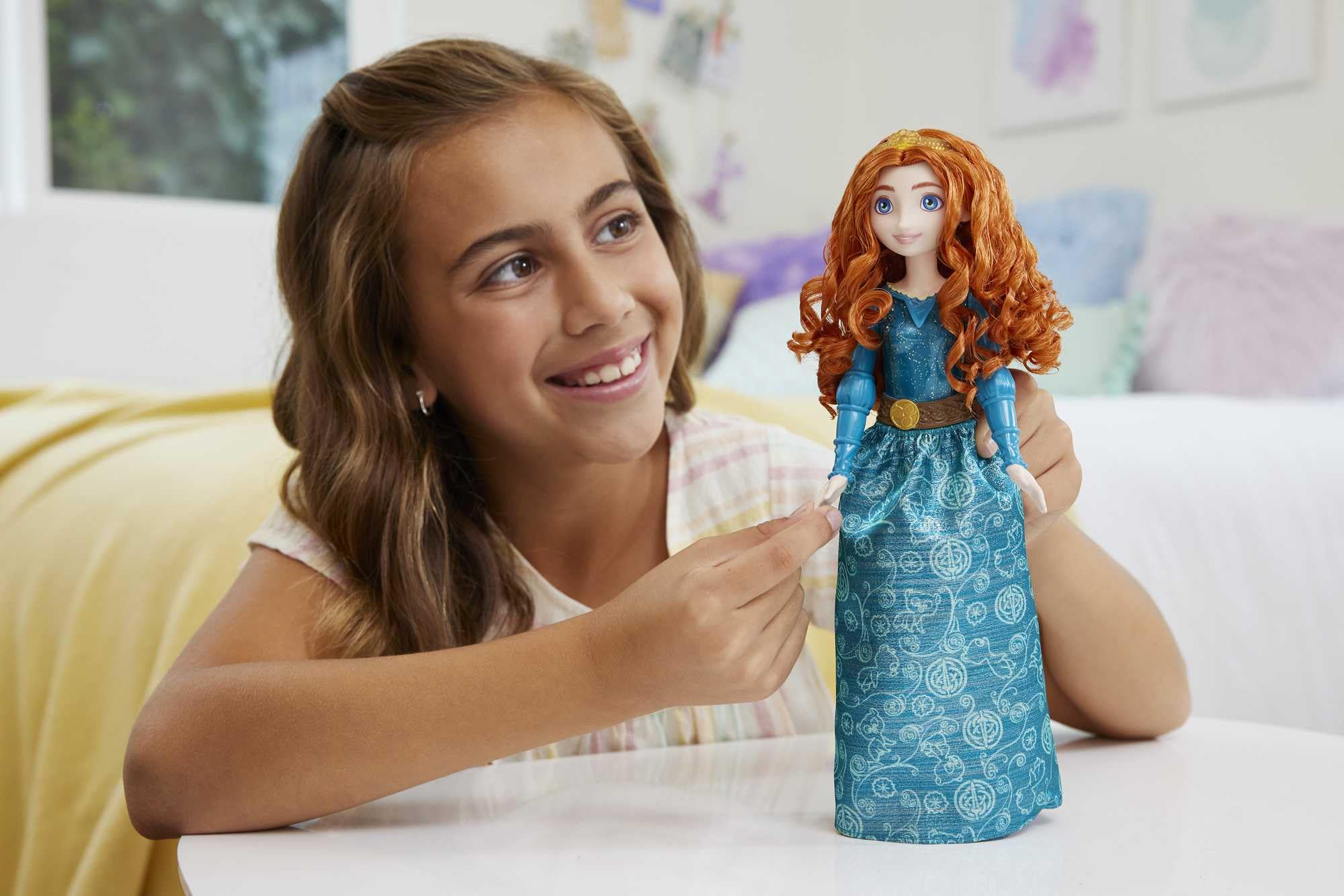 Mattel Disney Princess Merida Doll with Sparkling Clothing & Accessories | Posable Fashion Doll | HLW13
