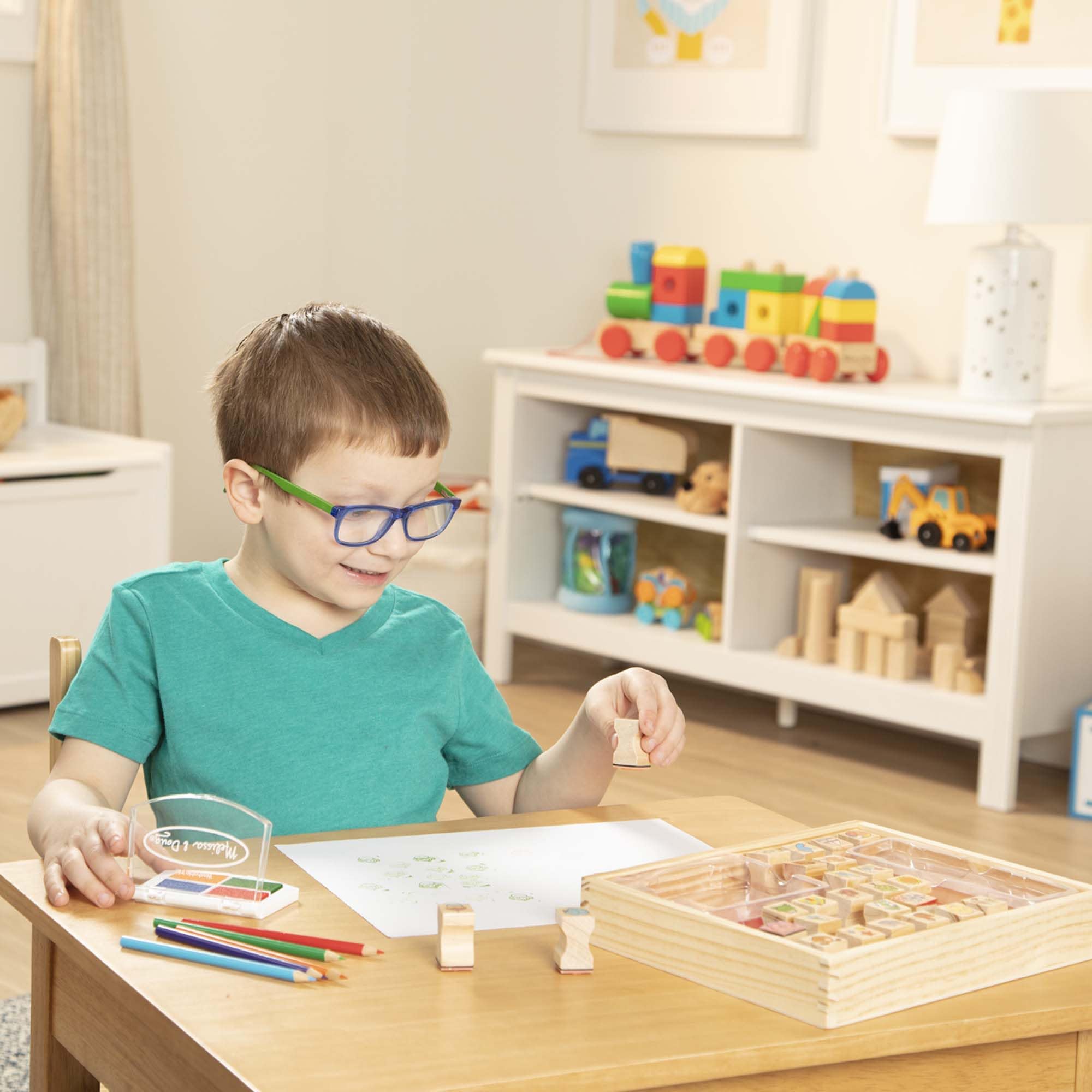 Melissa & Doug Favourite Things Stamp Set - 32-Piece Wooden Stamp Kit with Colored Pencils & Washable Ink Pad for Kids 4+ 10