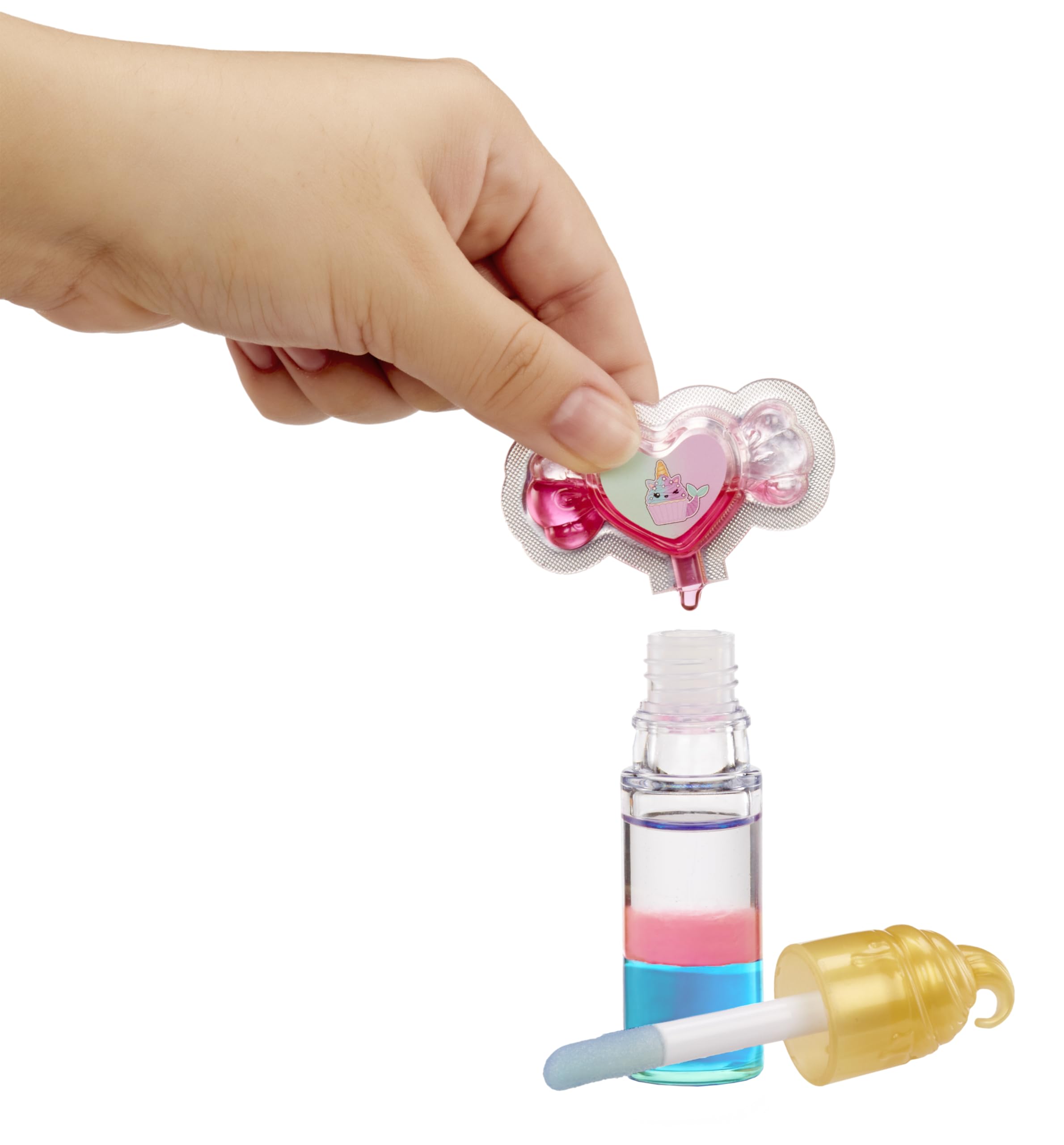 Yummiland Phoebe Frappe Lip Gloss Doll - Mystery Color Change Series, 10cm Fashion Doll with DIY Two-Tone Lip Gloss Kit 13