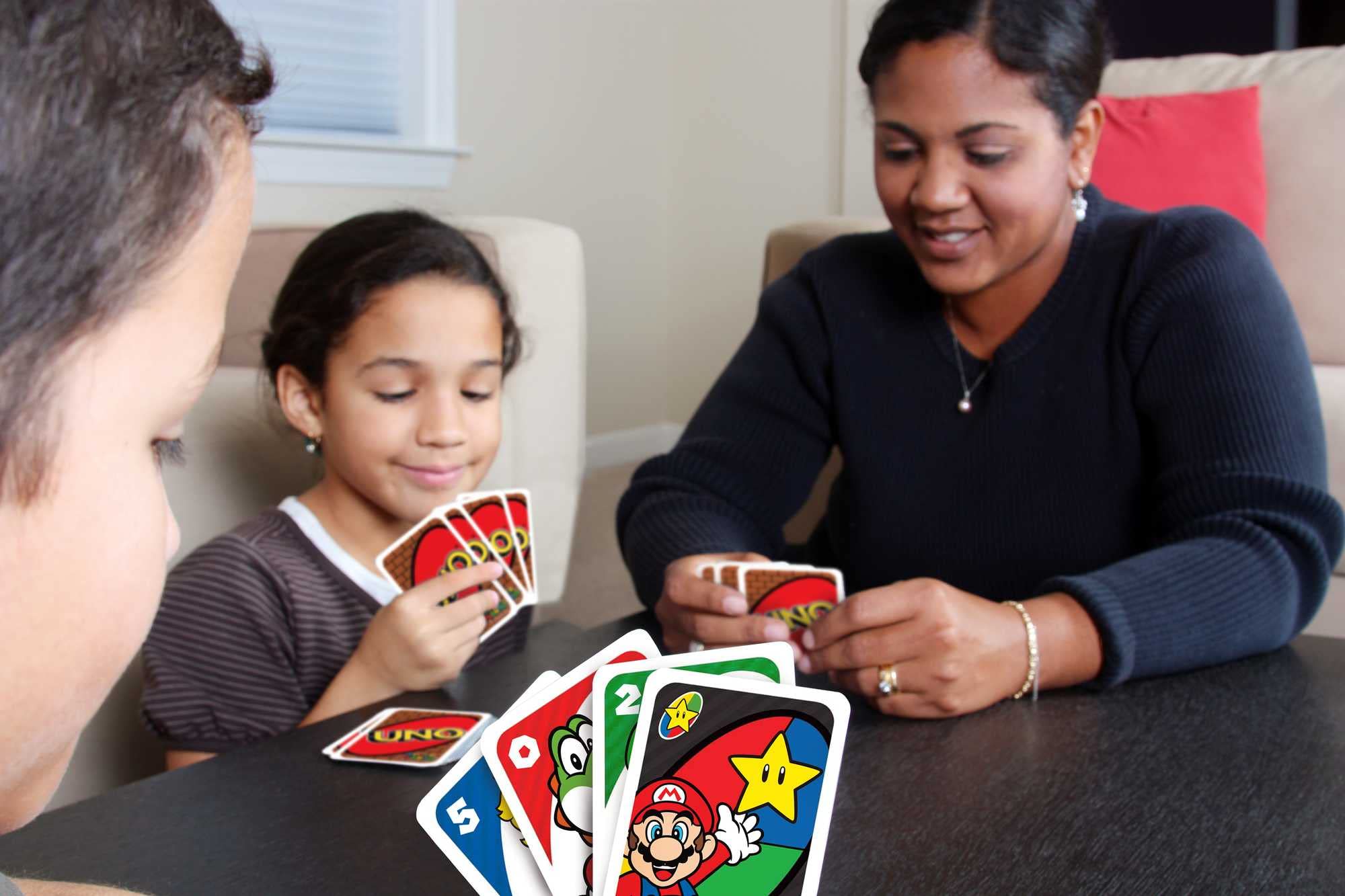 Juegos Mattel UNO Super Mario Card Game - Collectible Tin Edition, Ages 7+, 2-10 Players