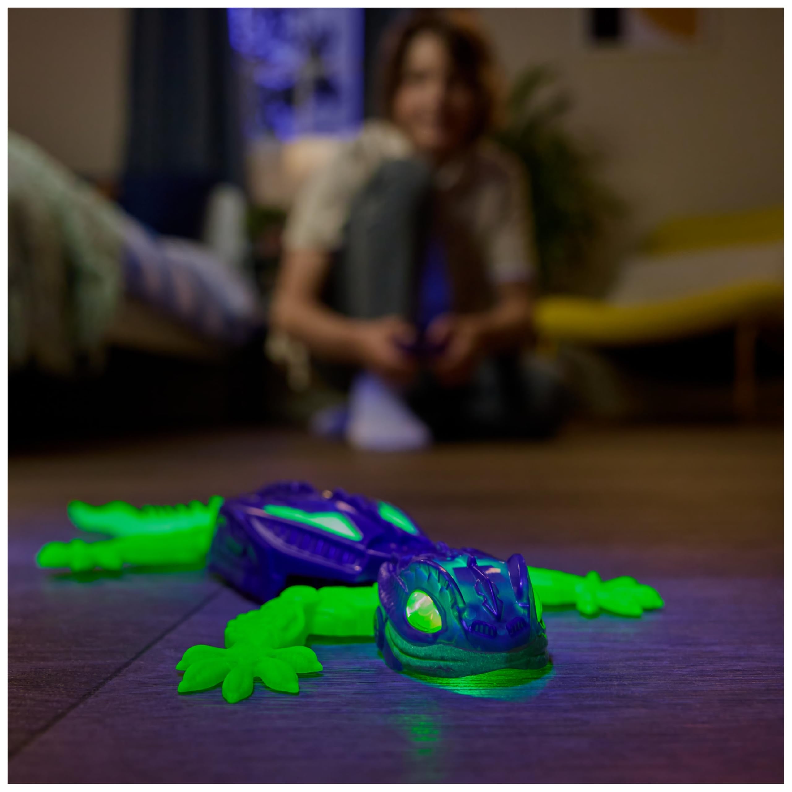 HEX BOTS Glow-in-the-Dark Gecko - Remote Control Wall-Crawling Robot Toy for Kids 5