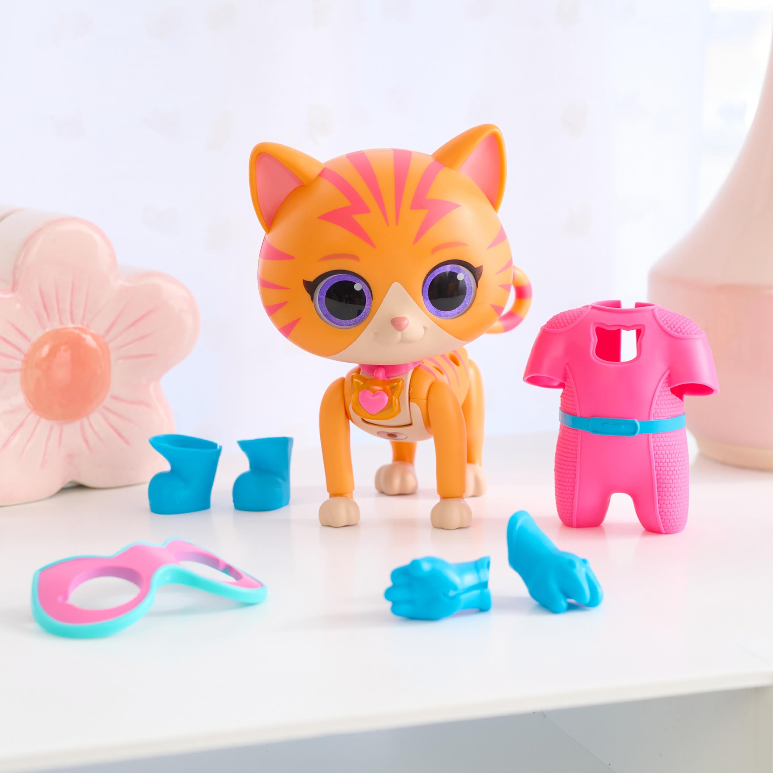 SuperKitties Cat-Tastic Transforming Ginny - Interactive Light-Up Action Figure for Kids 4