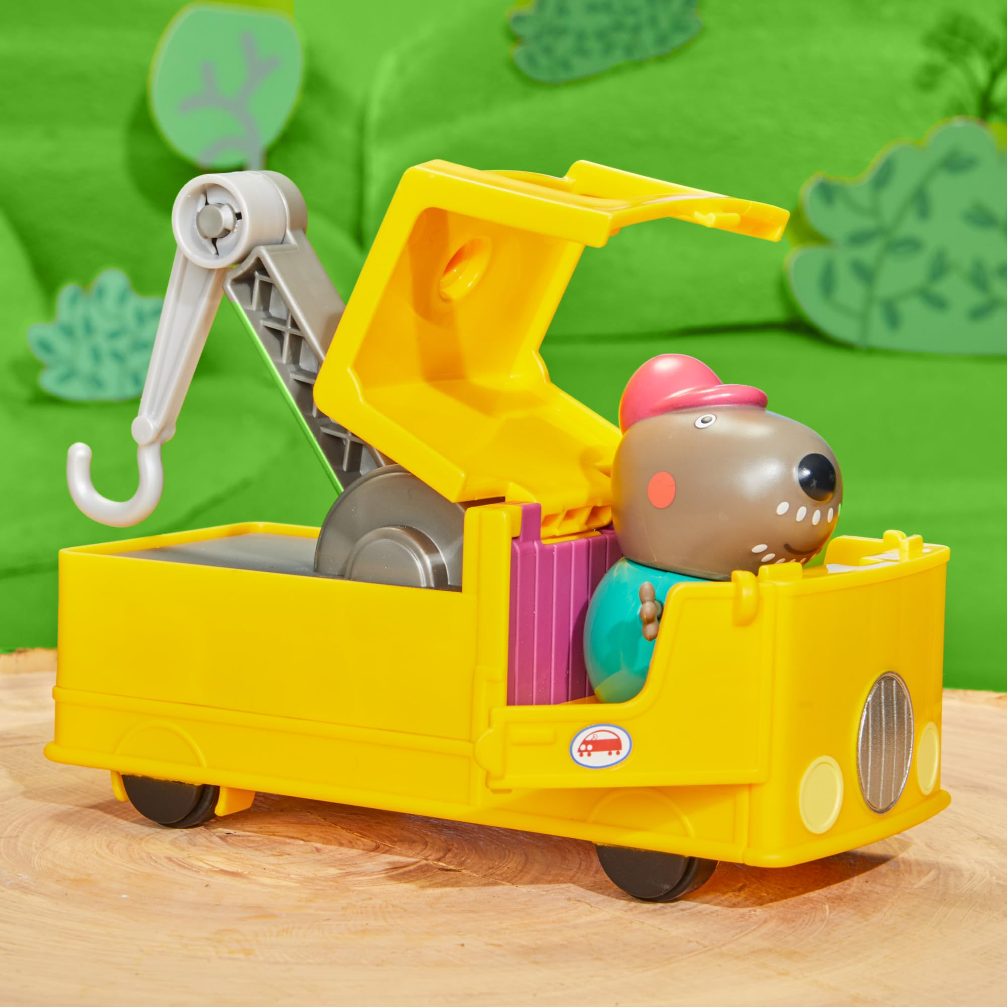 Peppa Pig Granddad Dog's Tow Truck Toy Set - Pull-Back Vehicle with Figure for Ages 3+ 3