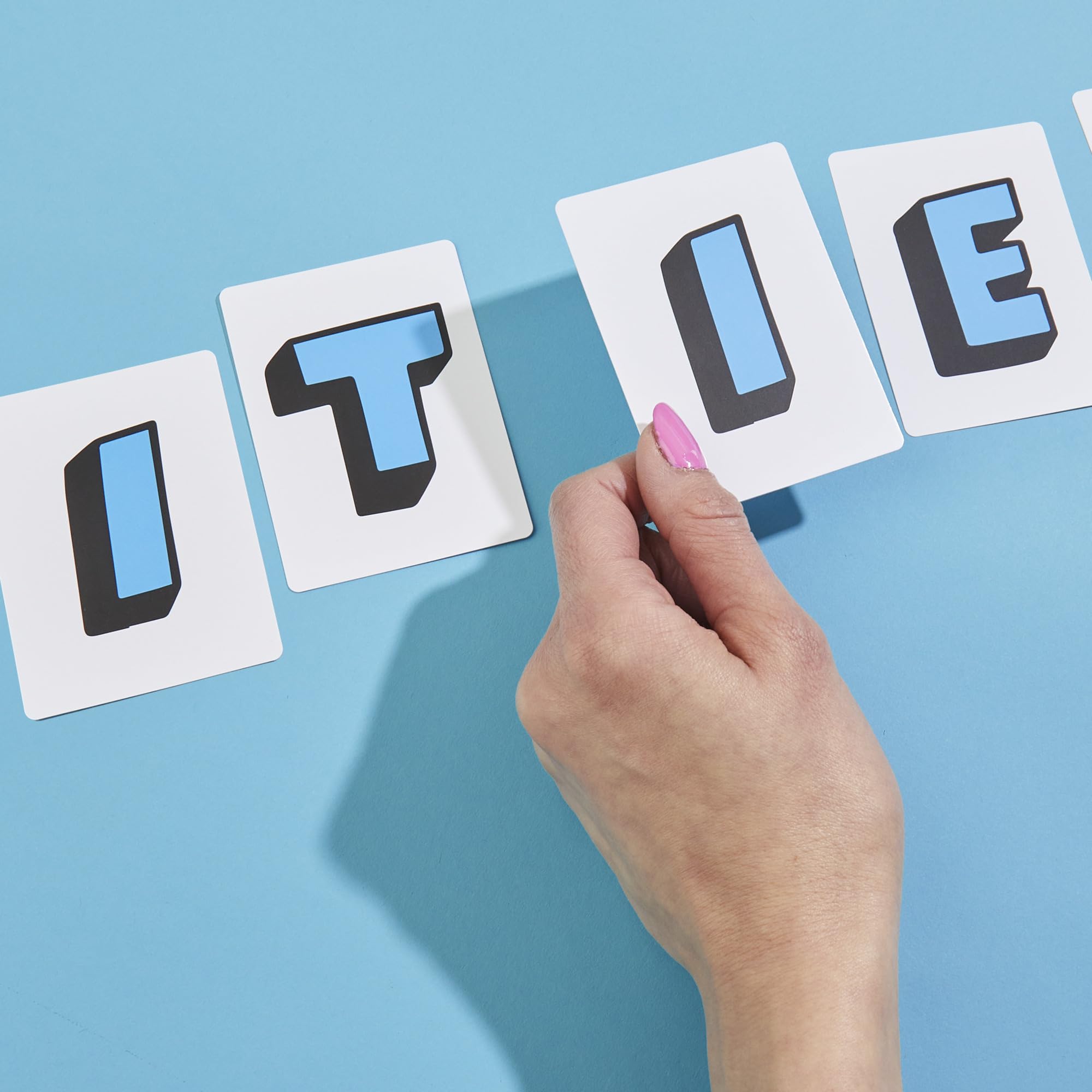 Hasbro Gaming Priorities Game - English Version 6