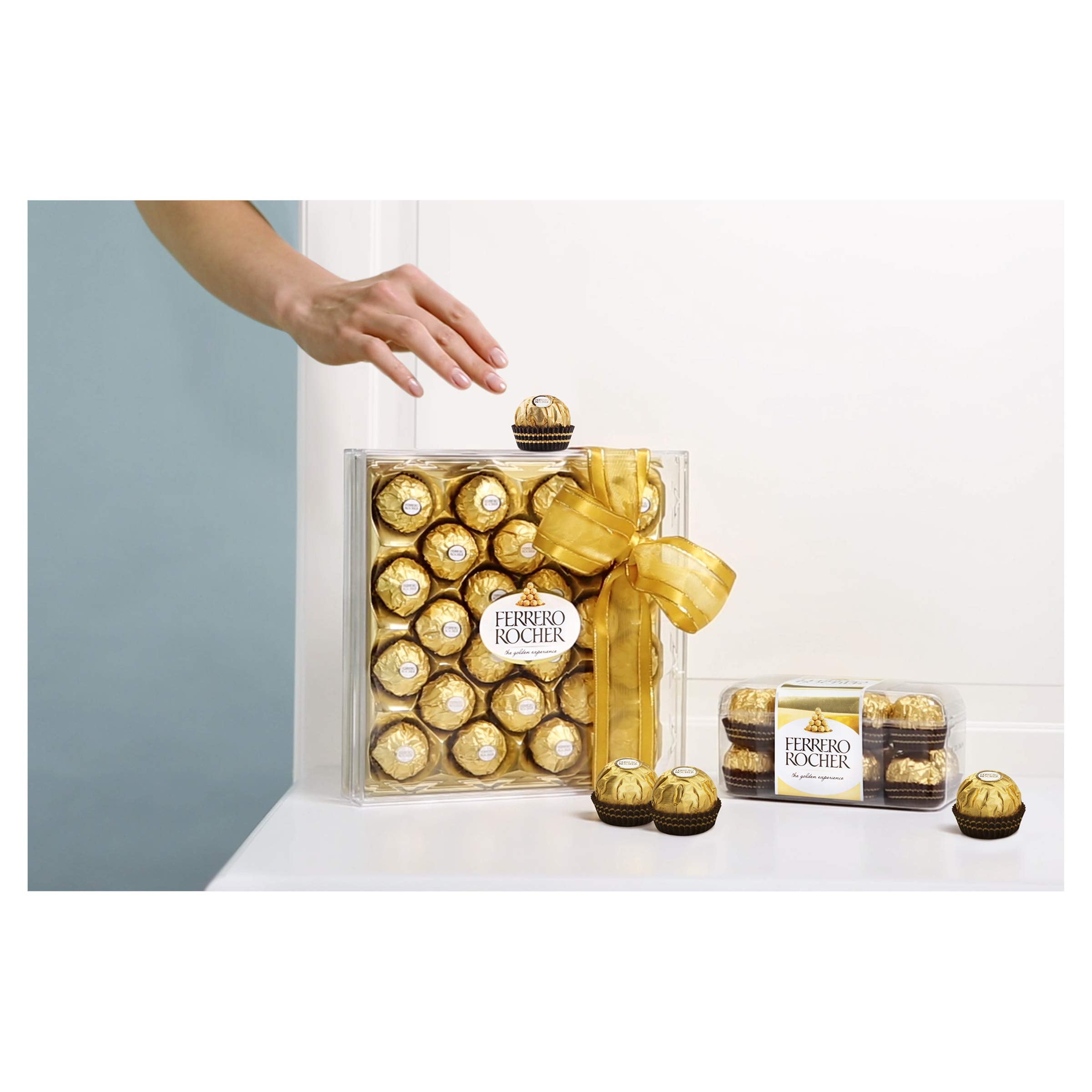 Ferrero Rocher 24-Piece Milk Chocolate Gift Box with Whole Hazelnut, 300g 3