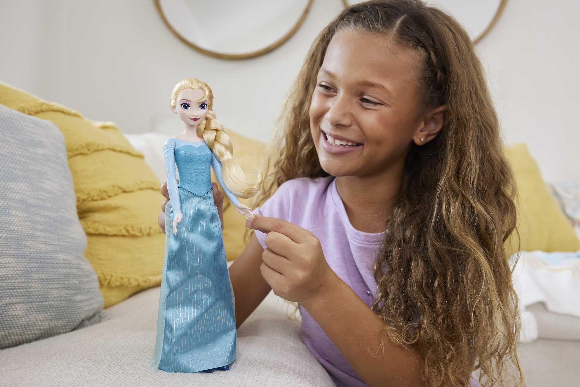 Mattel Disney Princess Dolls, Elsa Posable Fashion Doll with Signature Clothing and Accessories, Disney's Frozen Movie Toys, HLW47 6