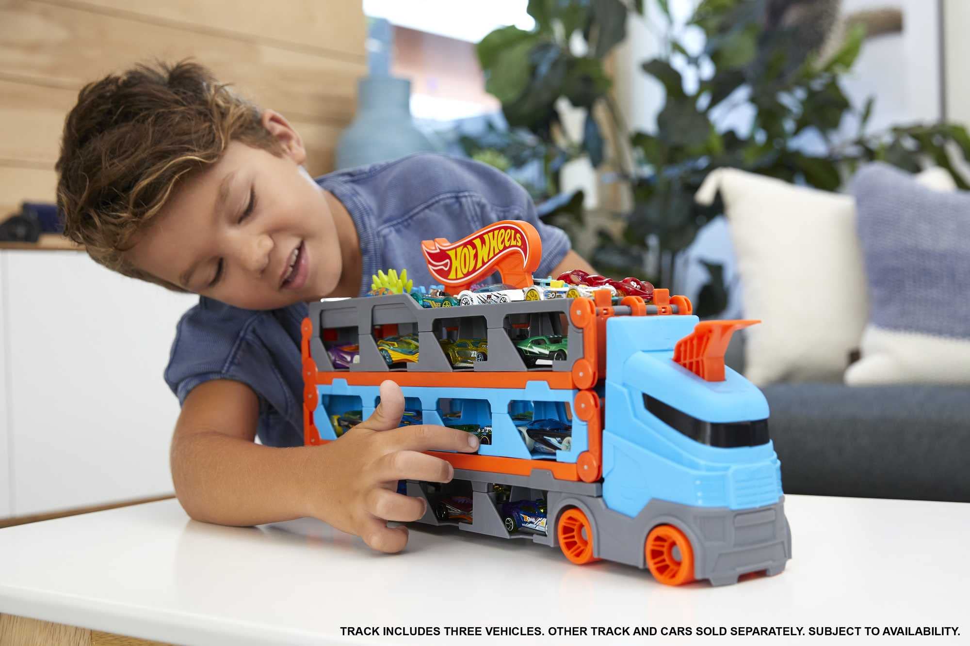 Hot Wheels Speedway Hauler - 3-in-1 Storage Carrier with 6-Foot Drag Race Track & 3 Cars for Kids 4-8 Years 5