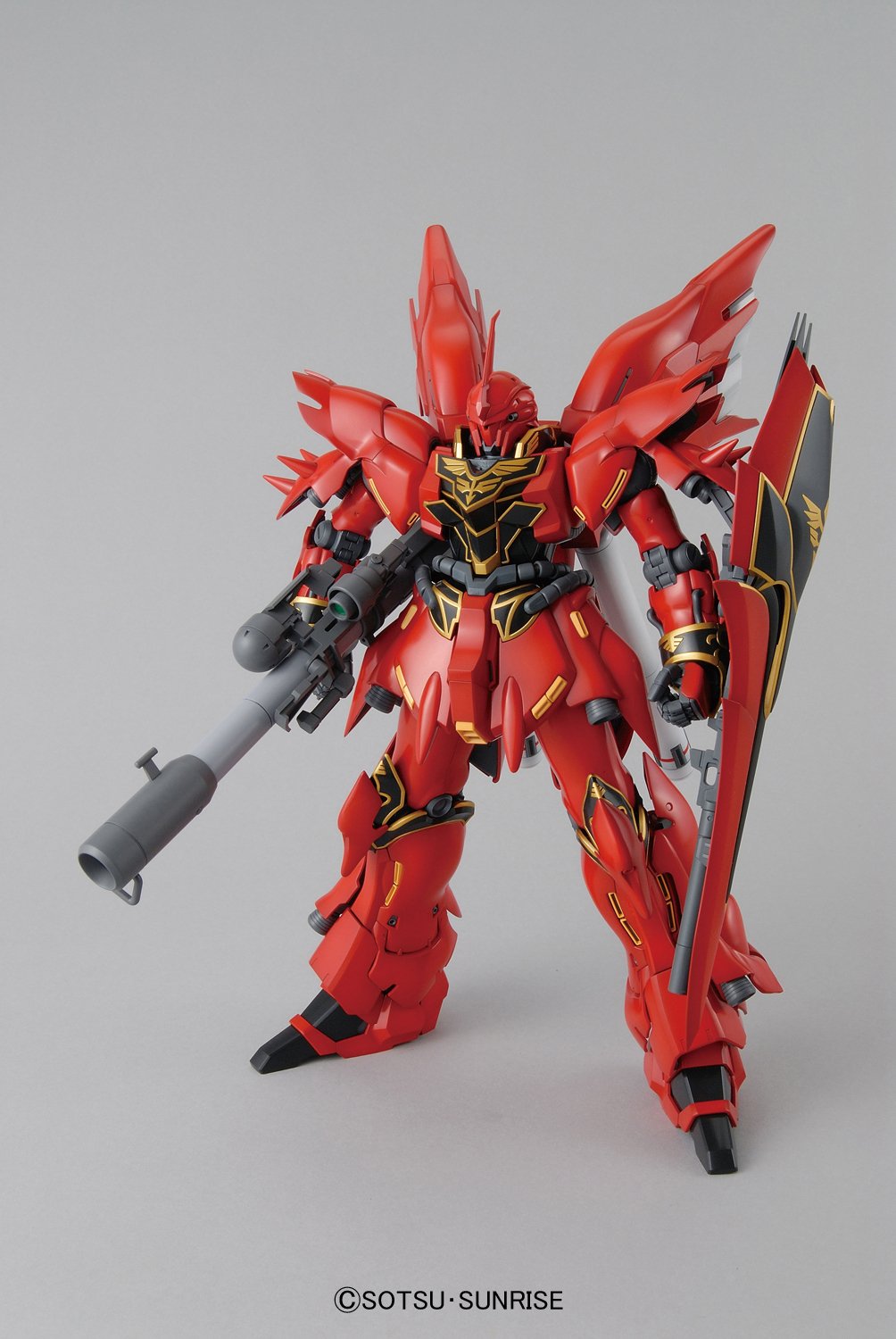 MG 1/100 MSN-06S Sinanju Master Grade Model Kit - Articulated Build for Ages 15+