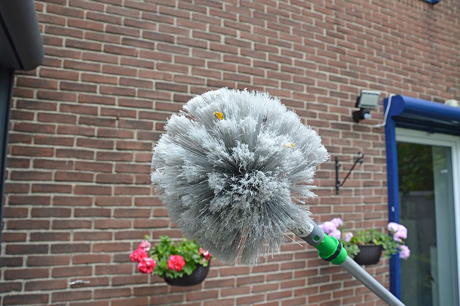 Unger StarDuster Cobweb Brush - Grey Dome-Shaped Duster for Walls, Corners & Ceilings 3