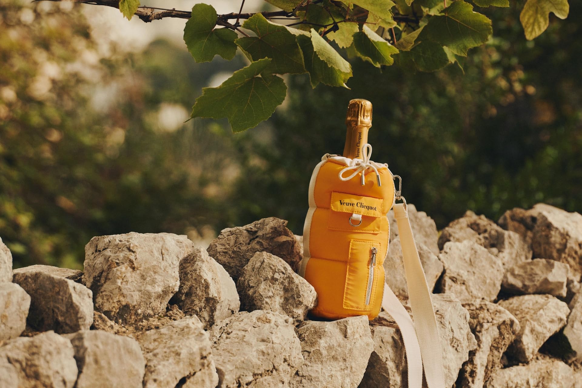 Veuve Clicquot - Yellow Label Brut Champagne with Puffy Bottle Holder (75cl) 4