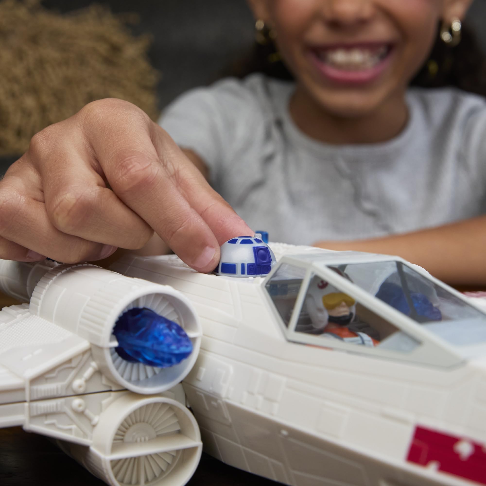 Star Wars Luke Skywalker's Force Strike X-wing Playset - 14-inch Vehicle with Action Figure & Projectile Launch 6