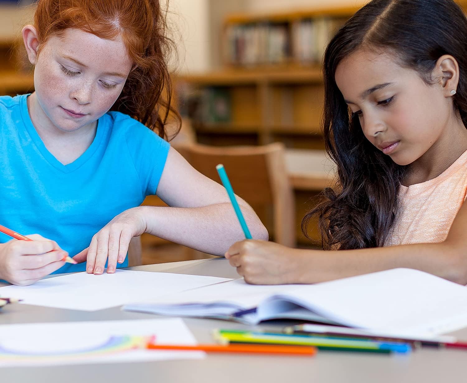 Crayola 24 Coloured Pencils - Pre-Sharpened Art Supplies for Kids 5