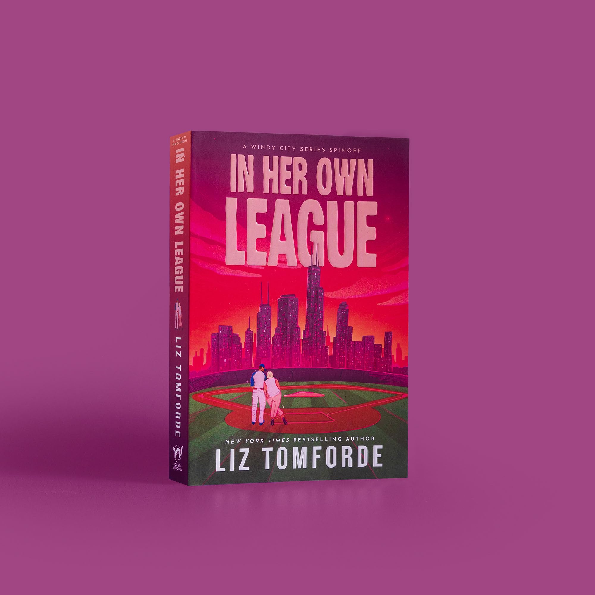 Liz Tomforde - In Her Own League | Workplace Sports Romance Paperback