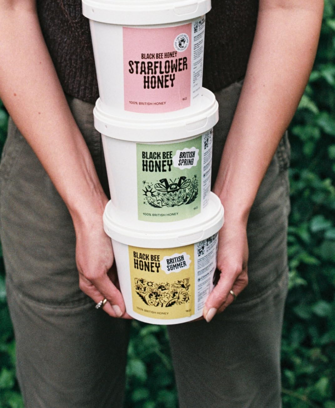 Britischer Sommerhonig – rein und natürlich, aus einer einzigen Herkunft, nicht pasteurisiert, 1 kg Plastikbehälter 4