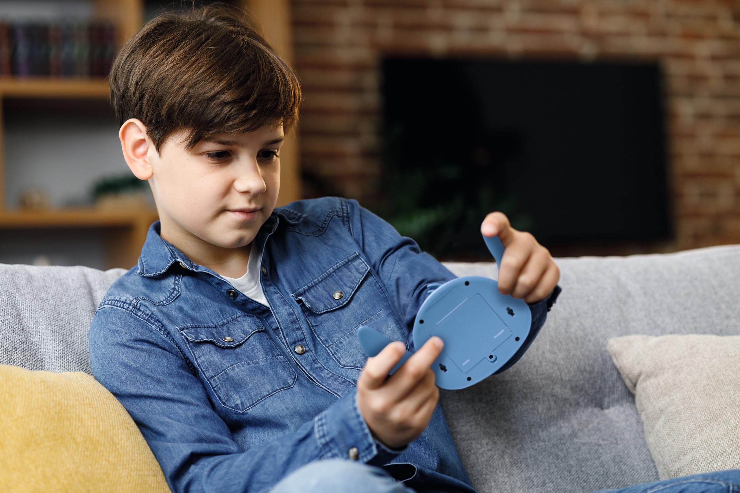 Disney Stitch - Lexibook Cyber Arcade Motion Portable Console with 50 Games 8