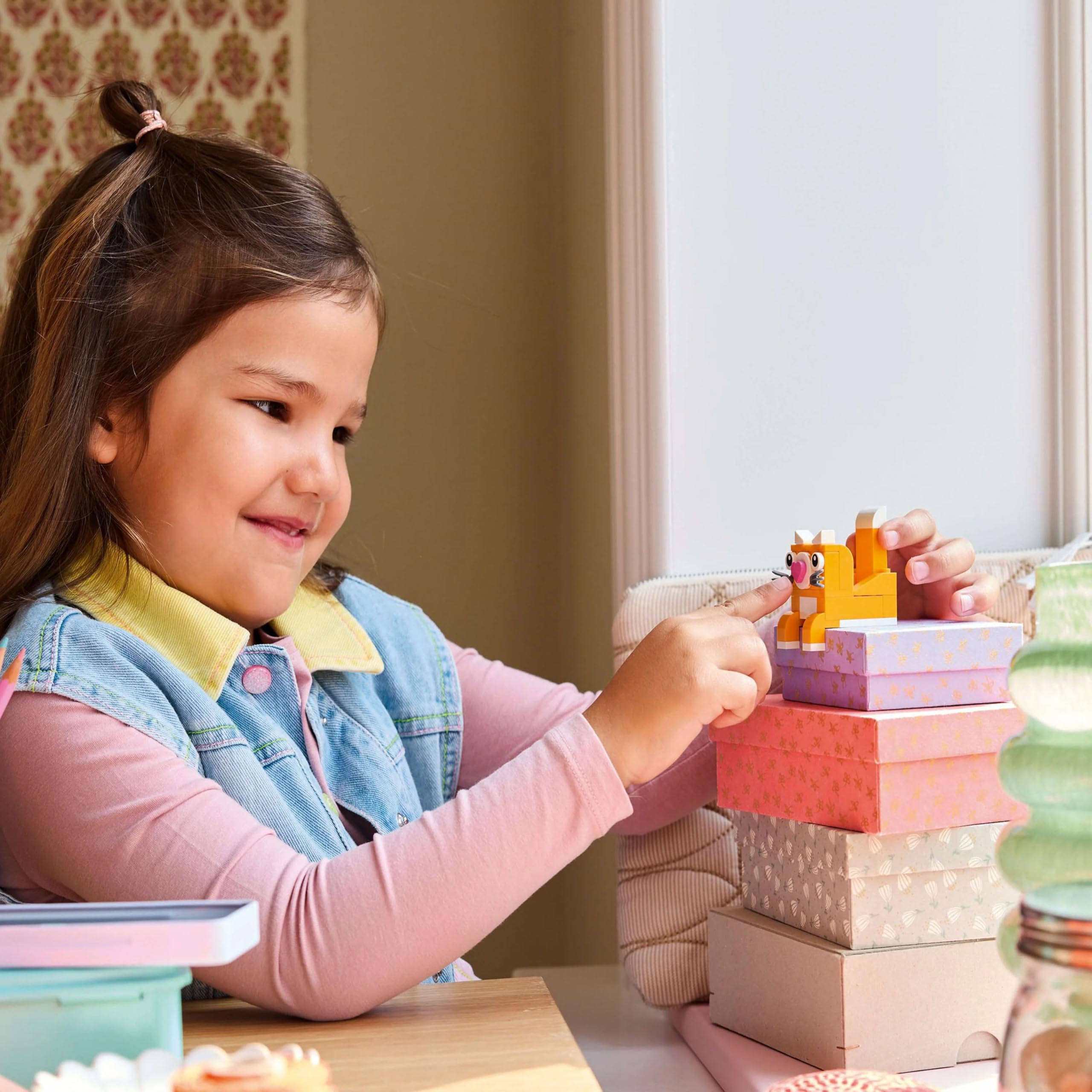 LEGO Classic Creative Happy Box - 680-Piece Building Set for Kids 5+ 7