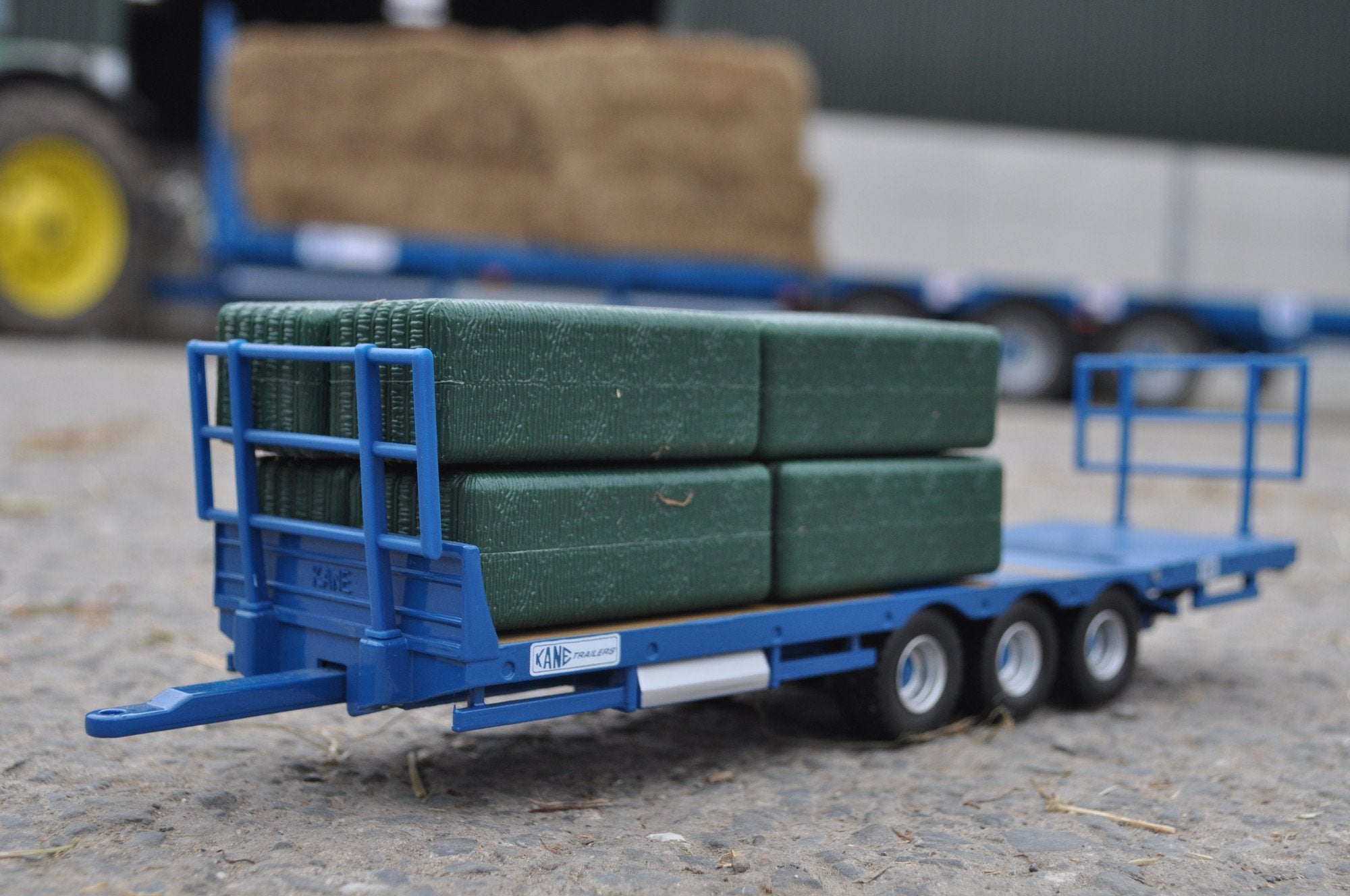 Britains 1:32 Kane Bale Trailer and Bales Farm Set Juego de granja coleccionable 5