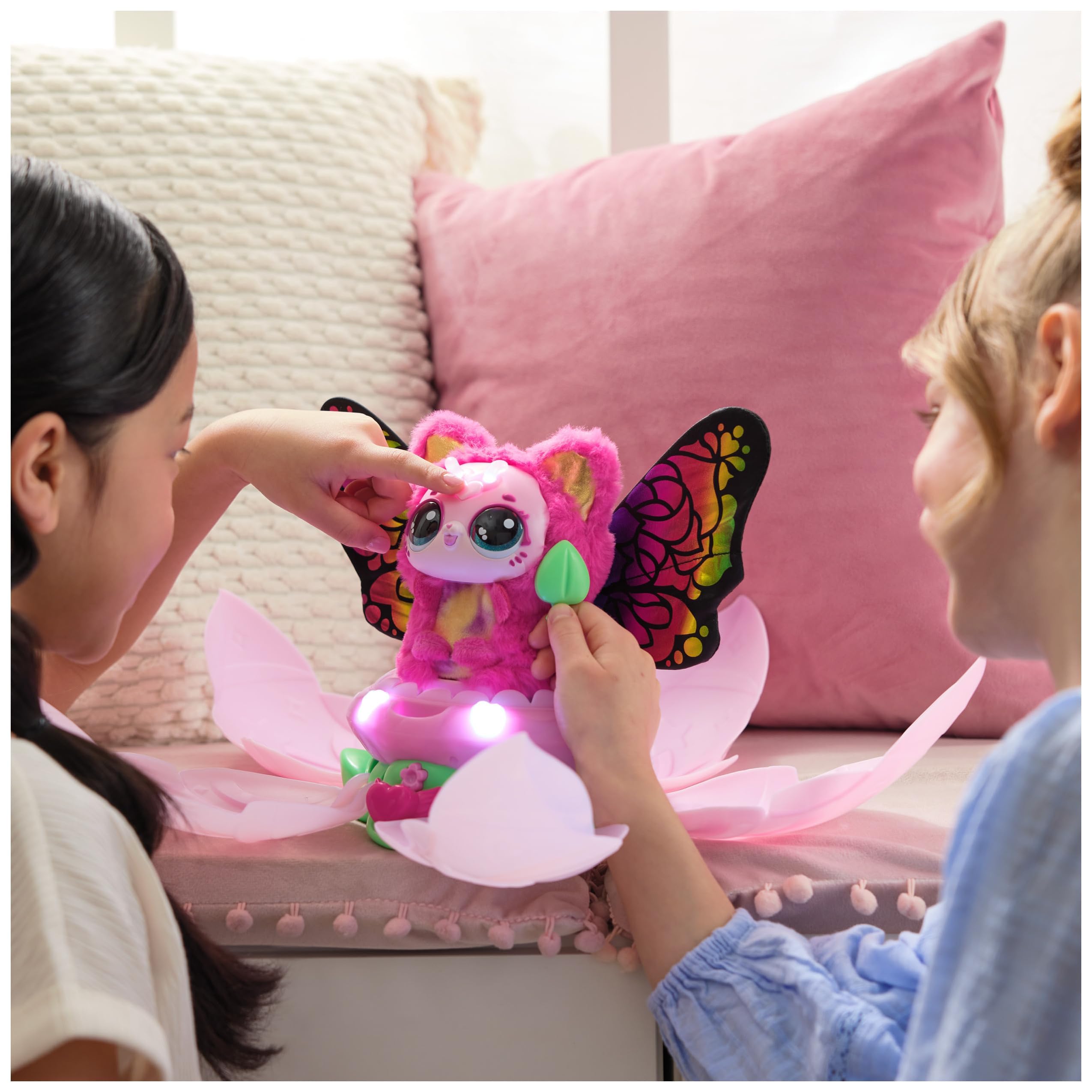 HATCHIMALS Bloomables Kittyfly Surprise Interactive Toy with Flower and Accessories 3