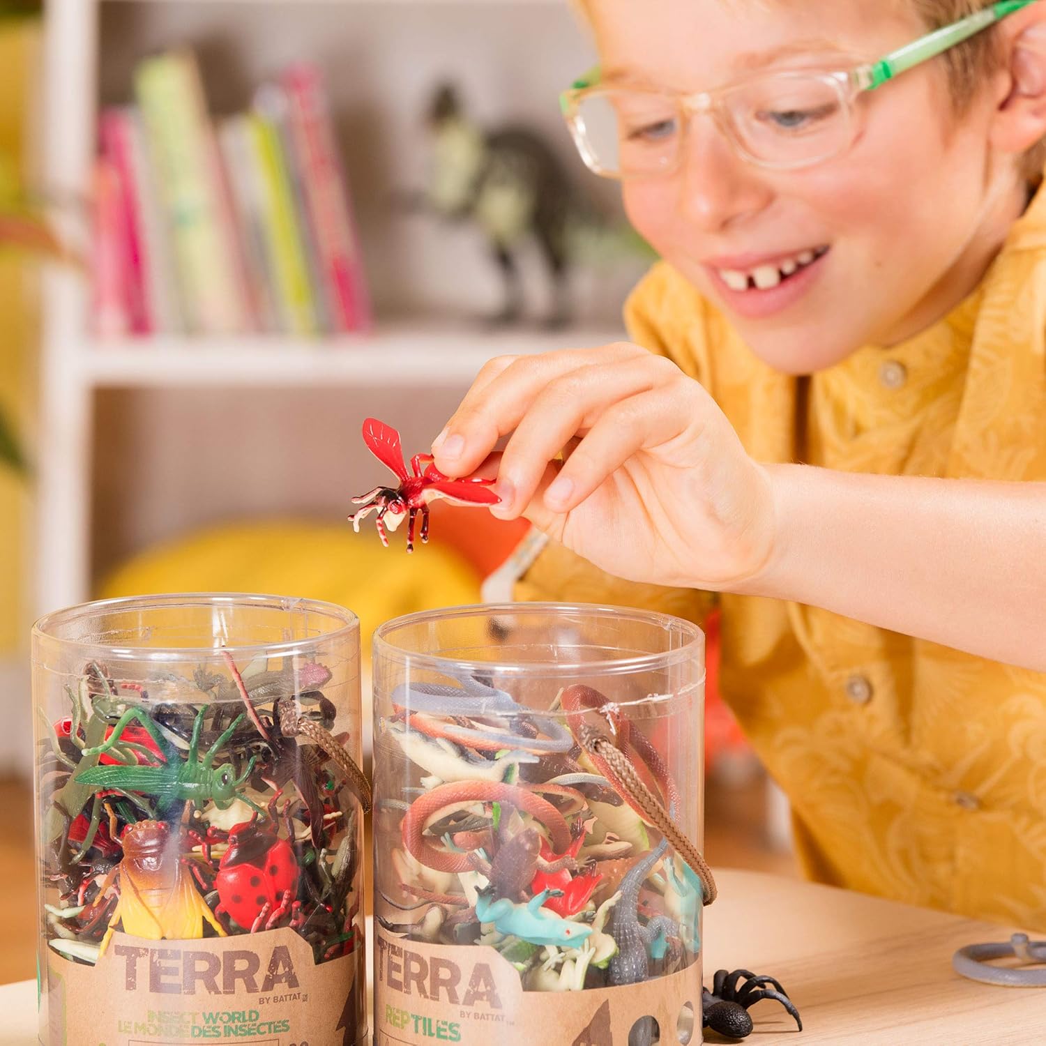 Terra by Battat Insect World - 60-Piece Miniature Insect and Animal Figurine Set for Kids 4