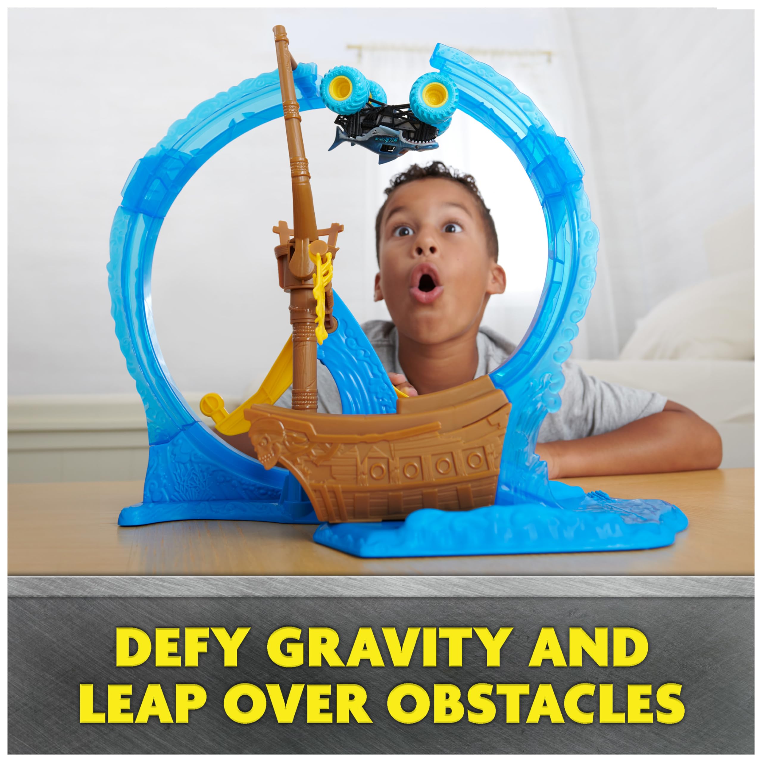 Monster Jam Megalodon Loop of Doom Stunt Playset - 1:64 Scale with Exclusive Die-Cast Truck 11